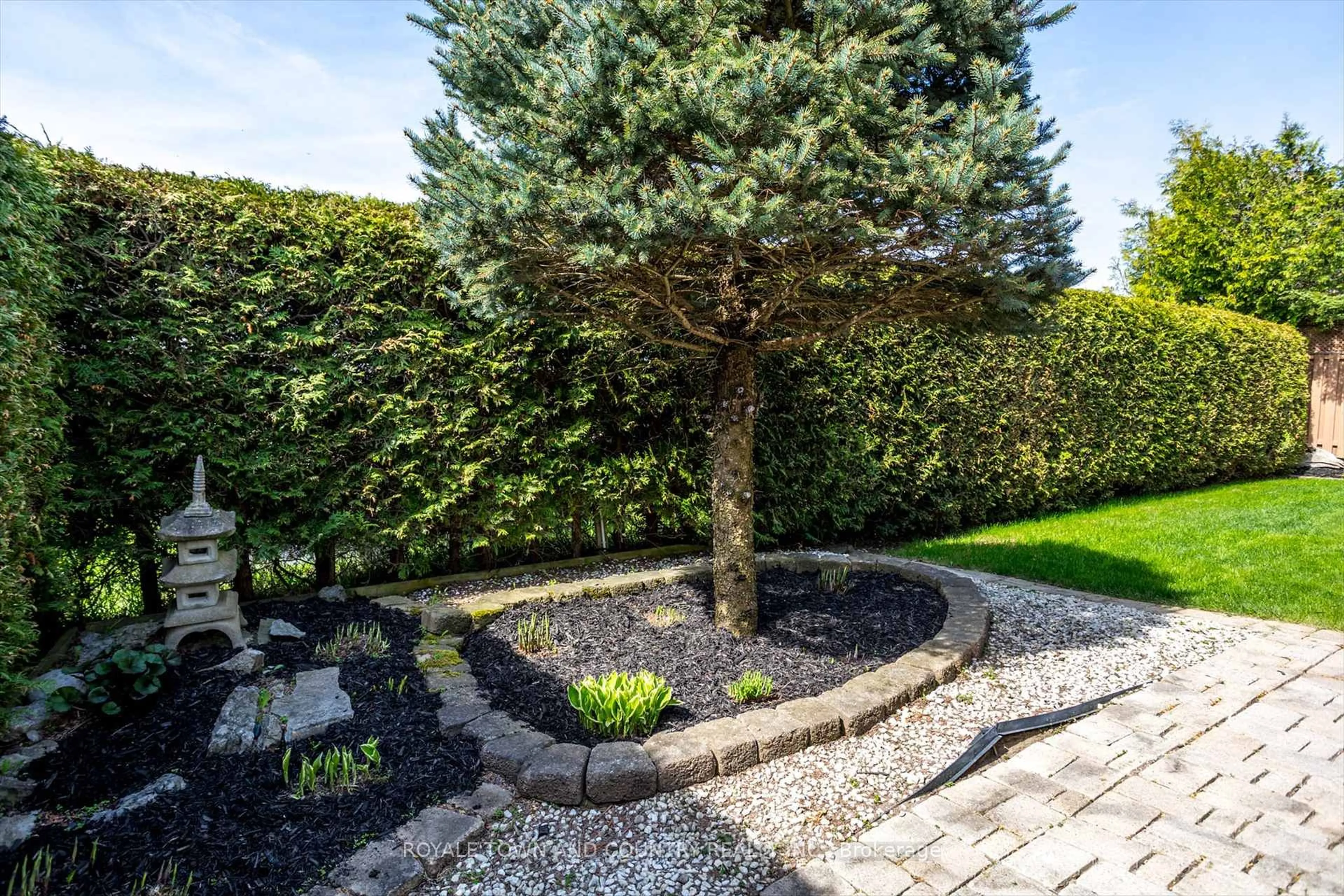 Patio, street for 25 Sylvester Dr, Kawartha Lakes Ontario K9V 6E7