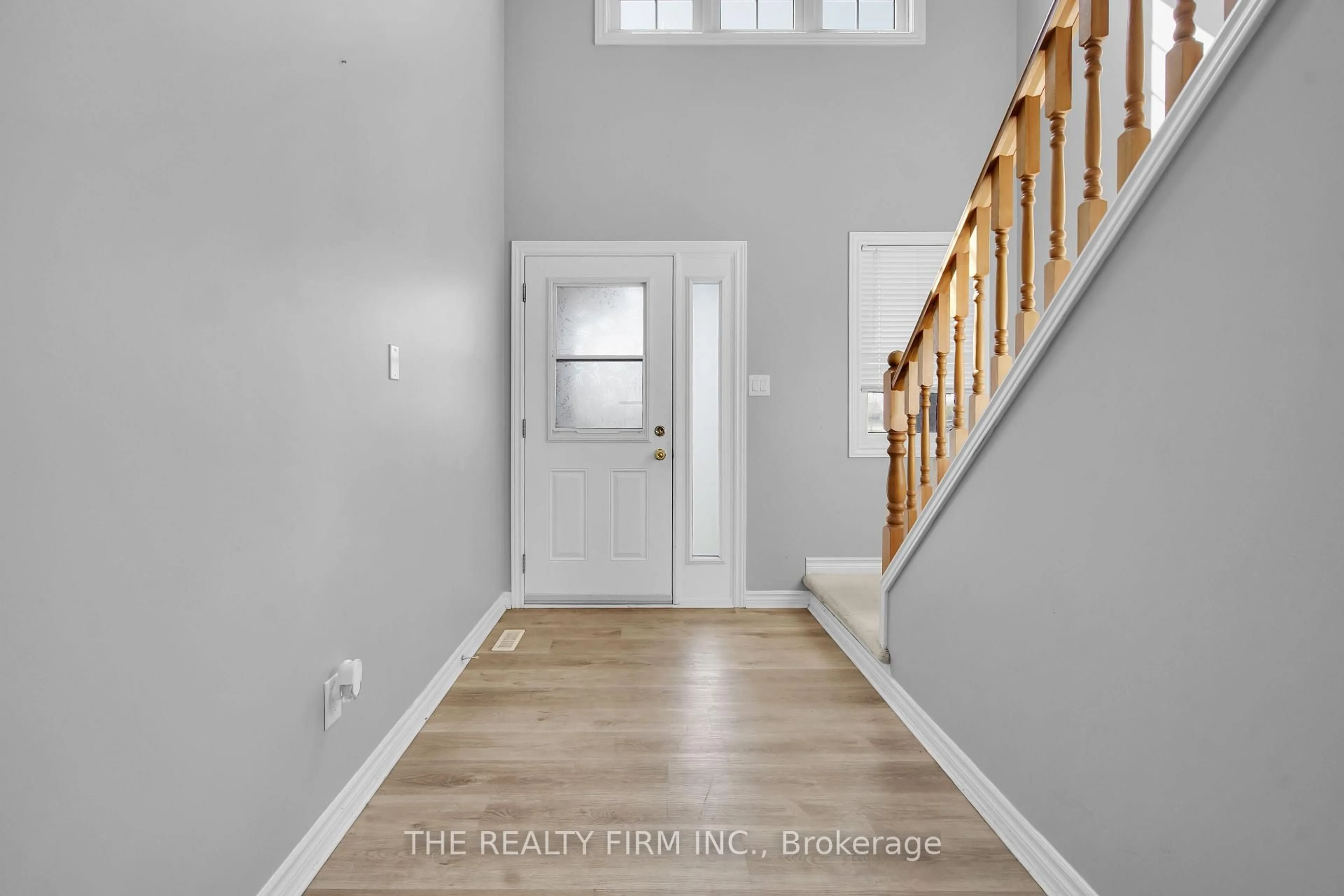 Indoor entryway for 1238 Darnley Blvd, London South Ontario N6M 1L1