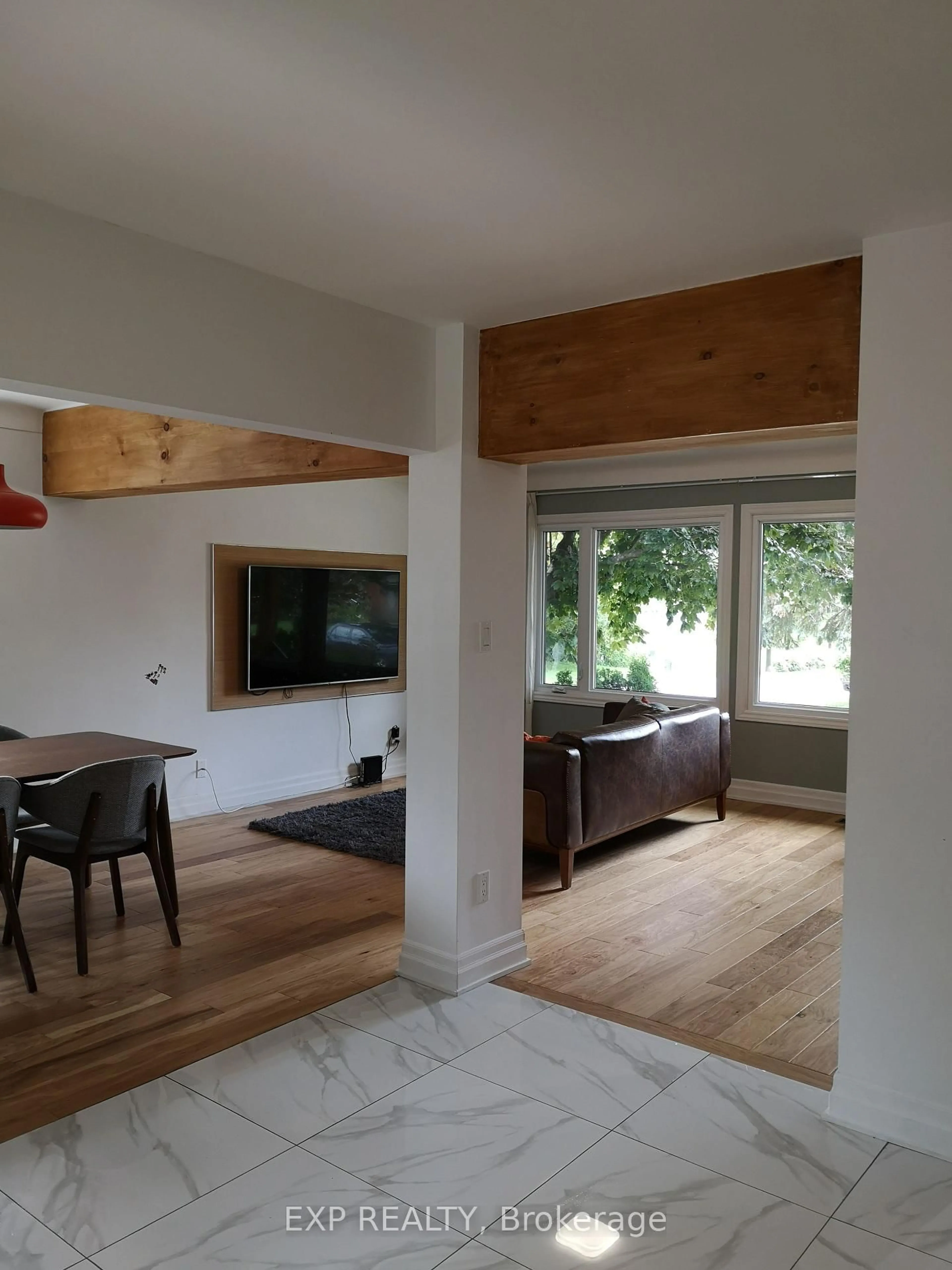 Living room with furniture, wood/laminate floor for 366 Maria Goretti Circ, Ottawa Ontario K1L 7K8