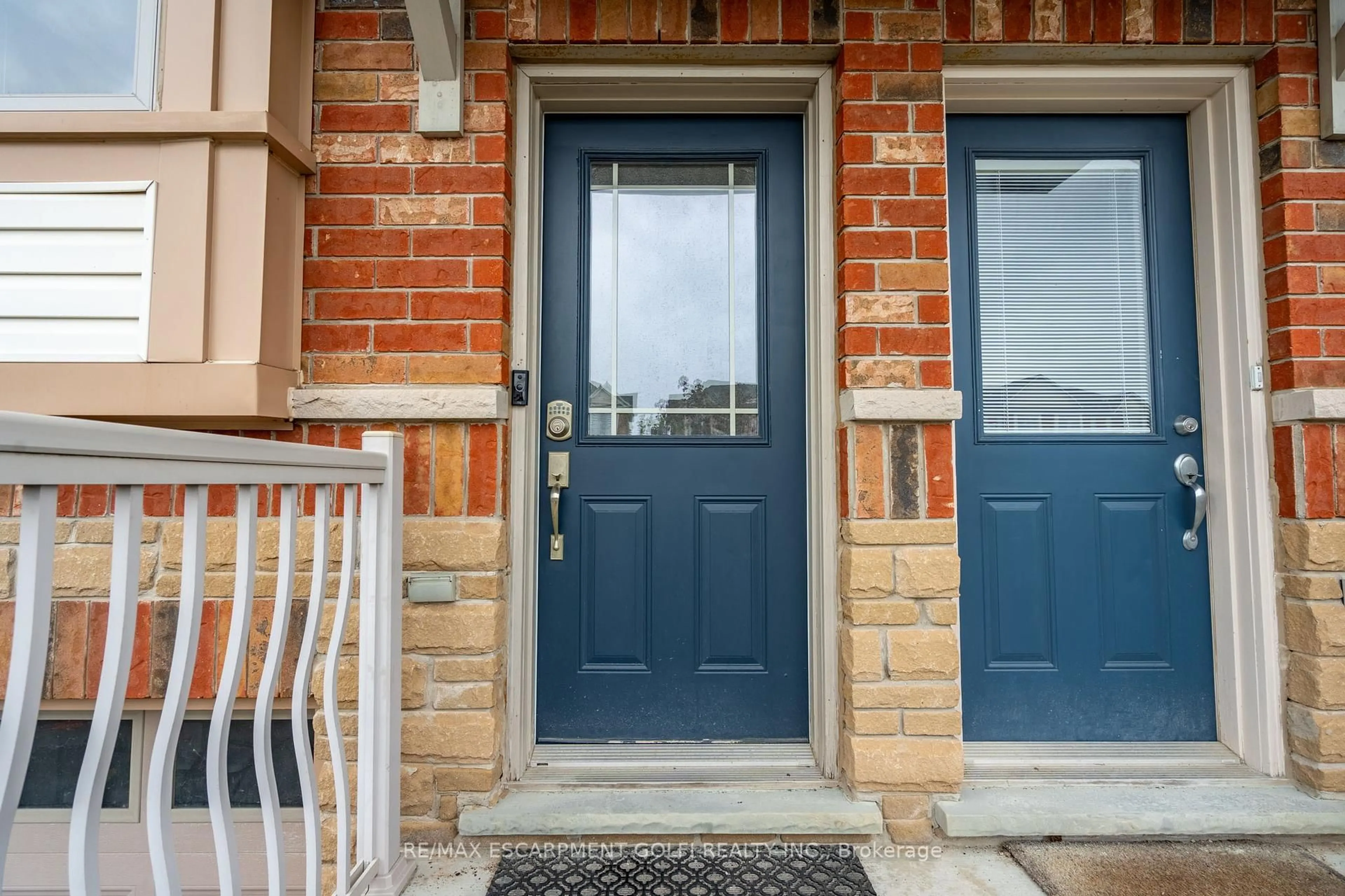 Indoor entryway for 16 Hemlock Way, Grimsby Ontario L3M 0A7