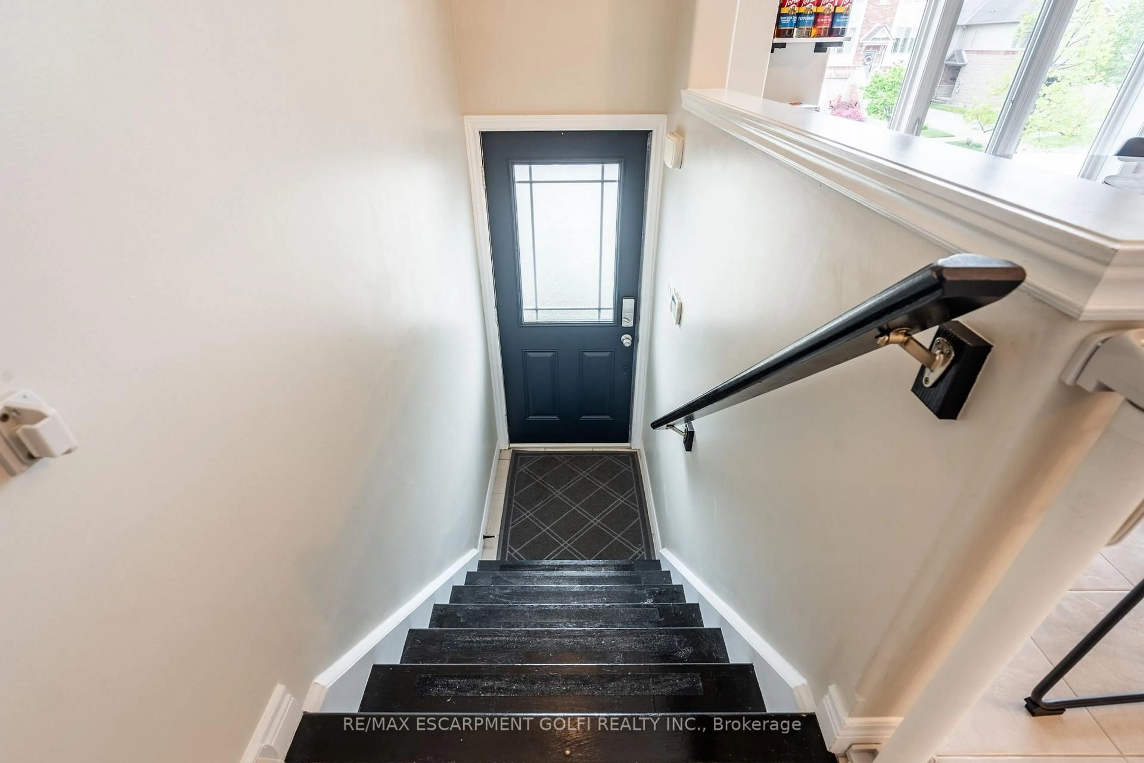 Unknown for 16 Hemlock Way, Grimsby Ontario L3M 0A7