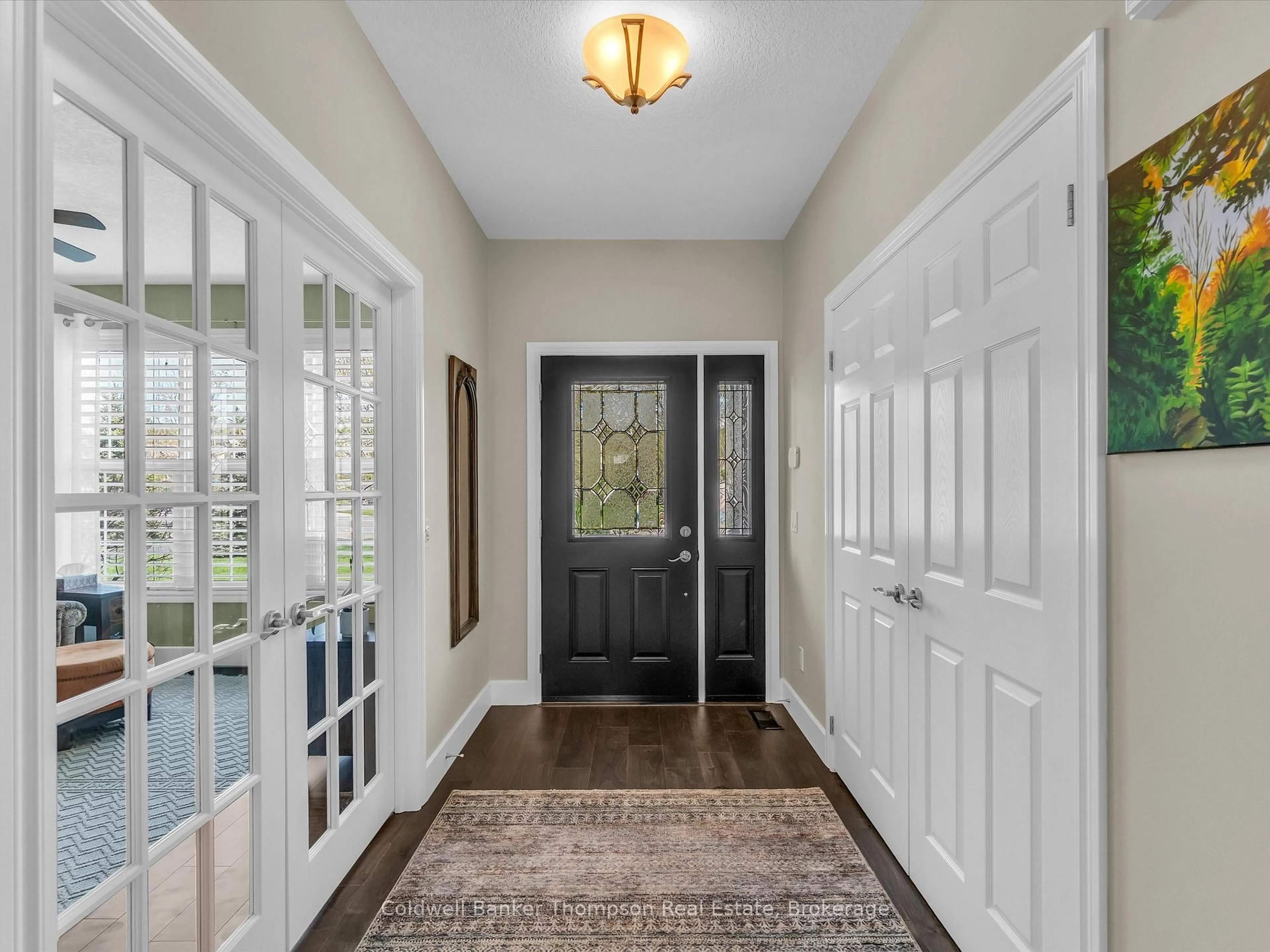 Indoor entryway for 16 Homestead Lane, Huntsville Ontario P1H 2N8