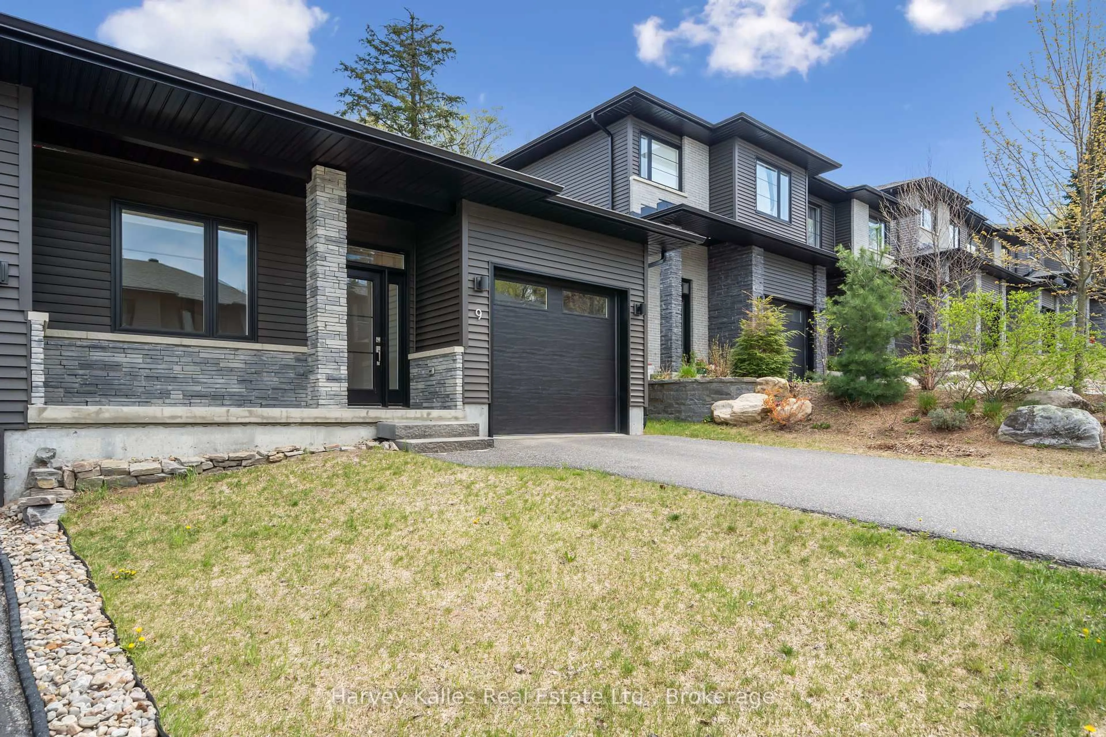 Home with brick exterior material, street for 9 Cascade Lane, Huntsville Ontario P1H 1Y3