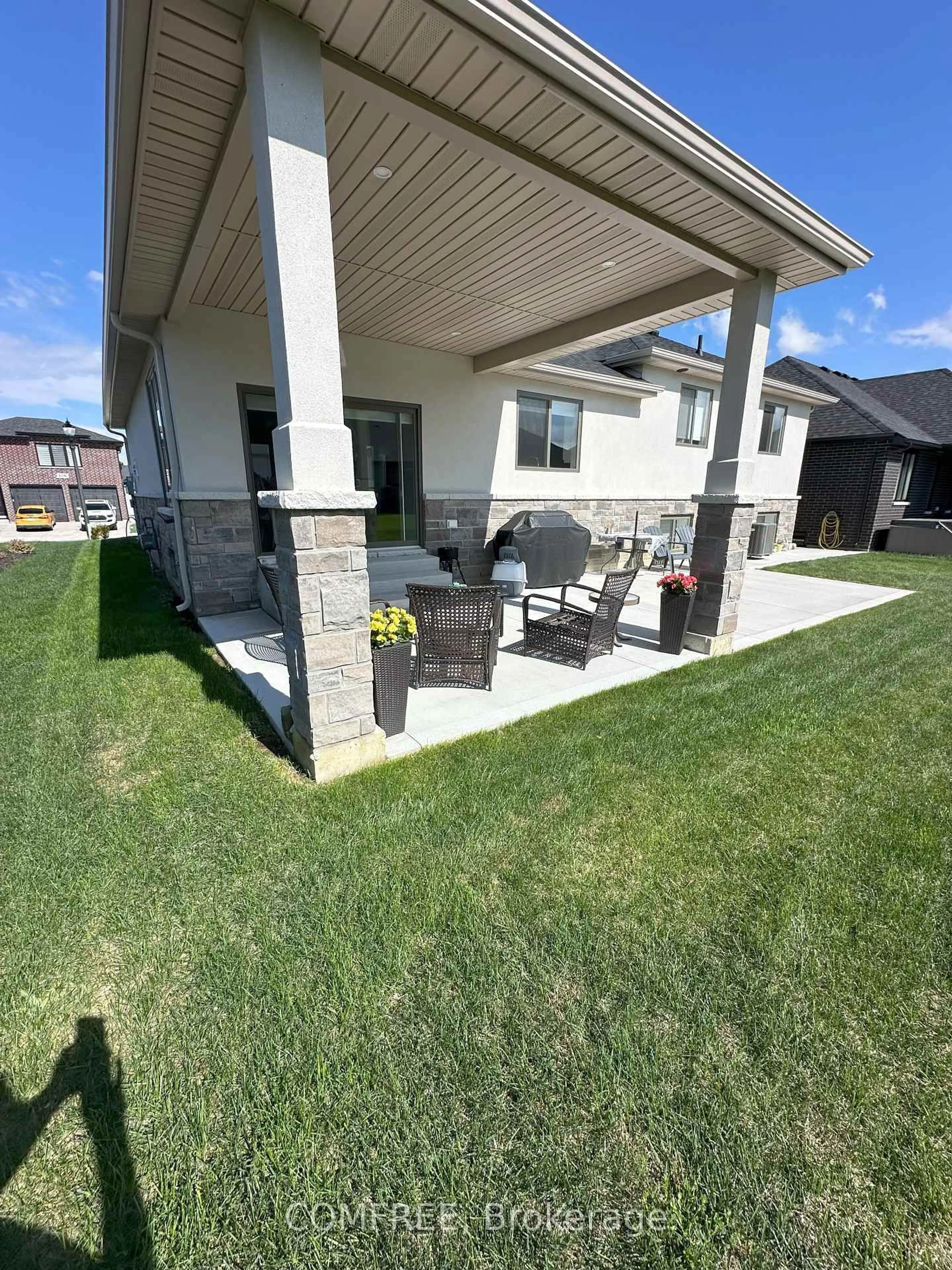 Patio, street for 1343 Clearwater Ave, Windsor Ontario N8P 0E9