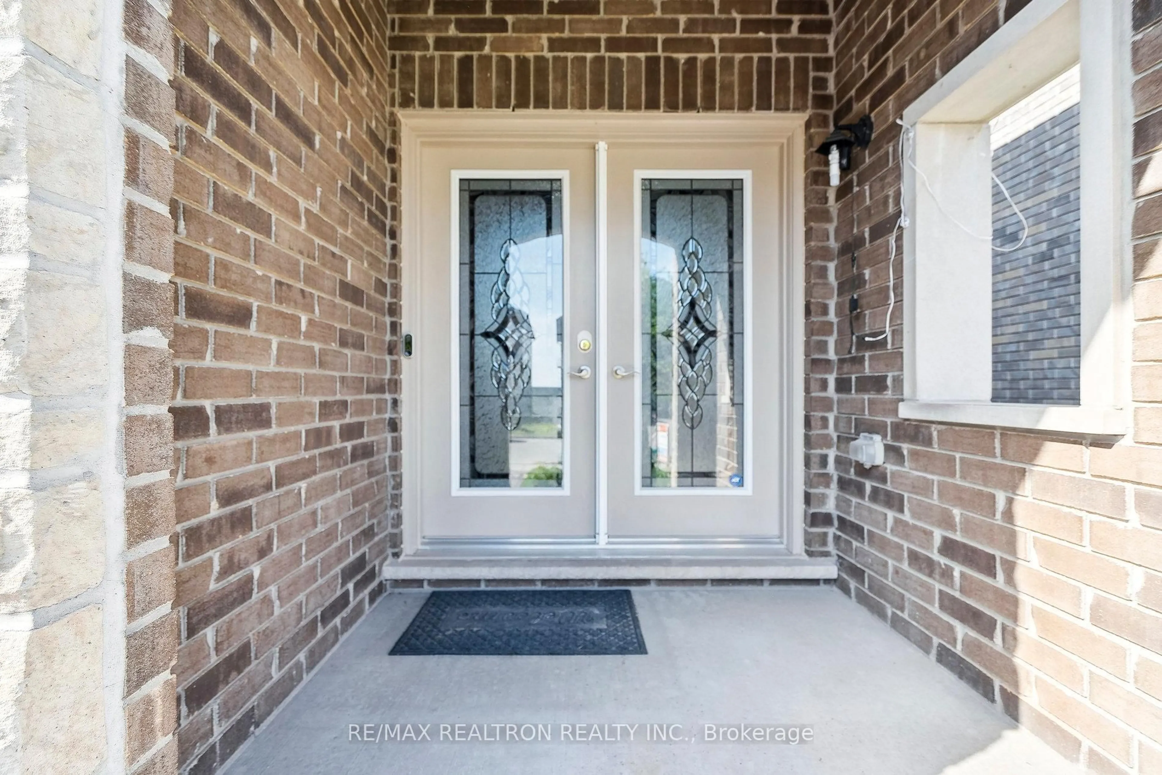Indoor entryway for 87 Whistler St, Hamilton Ontario L0R 1P0