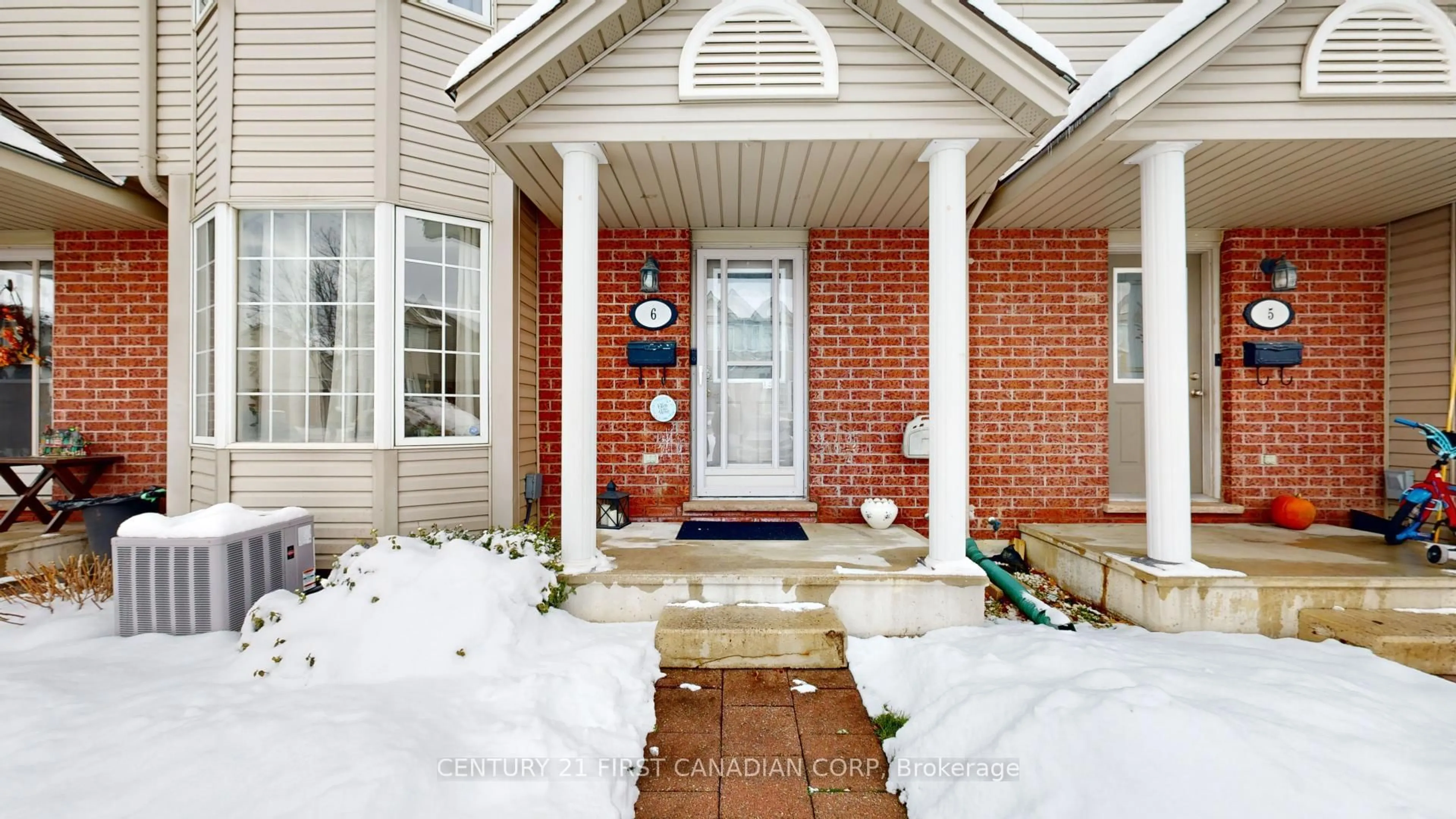 Indoor entryway for 20 Kernohan Pkwy #6, London South Ontario N6J 4Y3