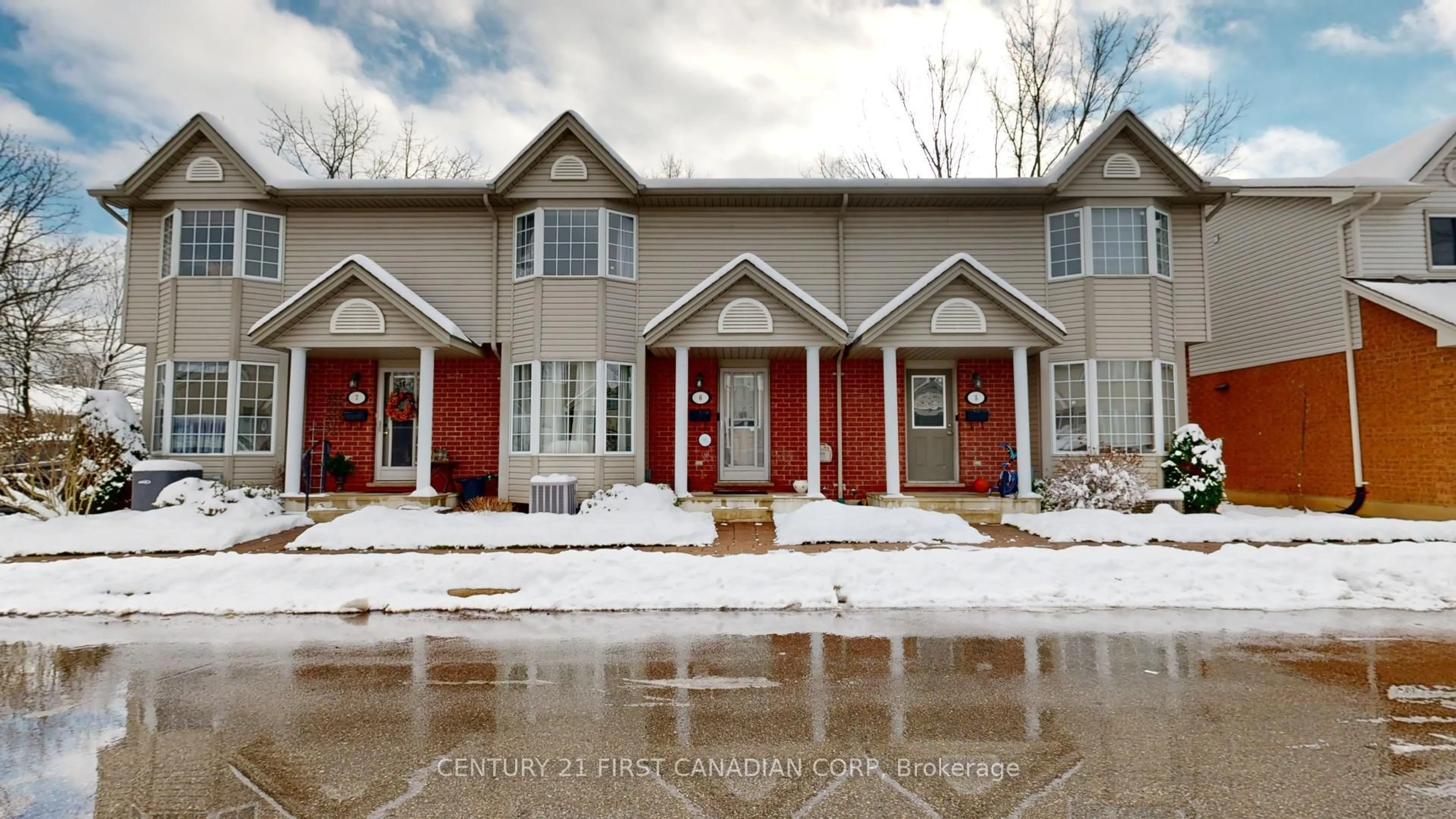 Unknown for 20 Kernohan Pkwy #6, London South Ontario N6J 4Y3