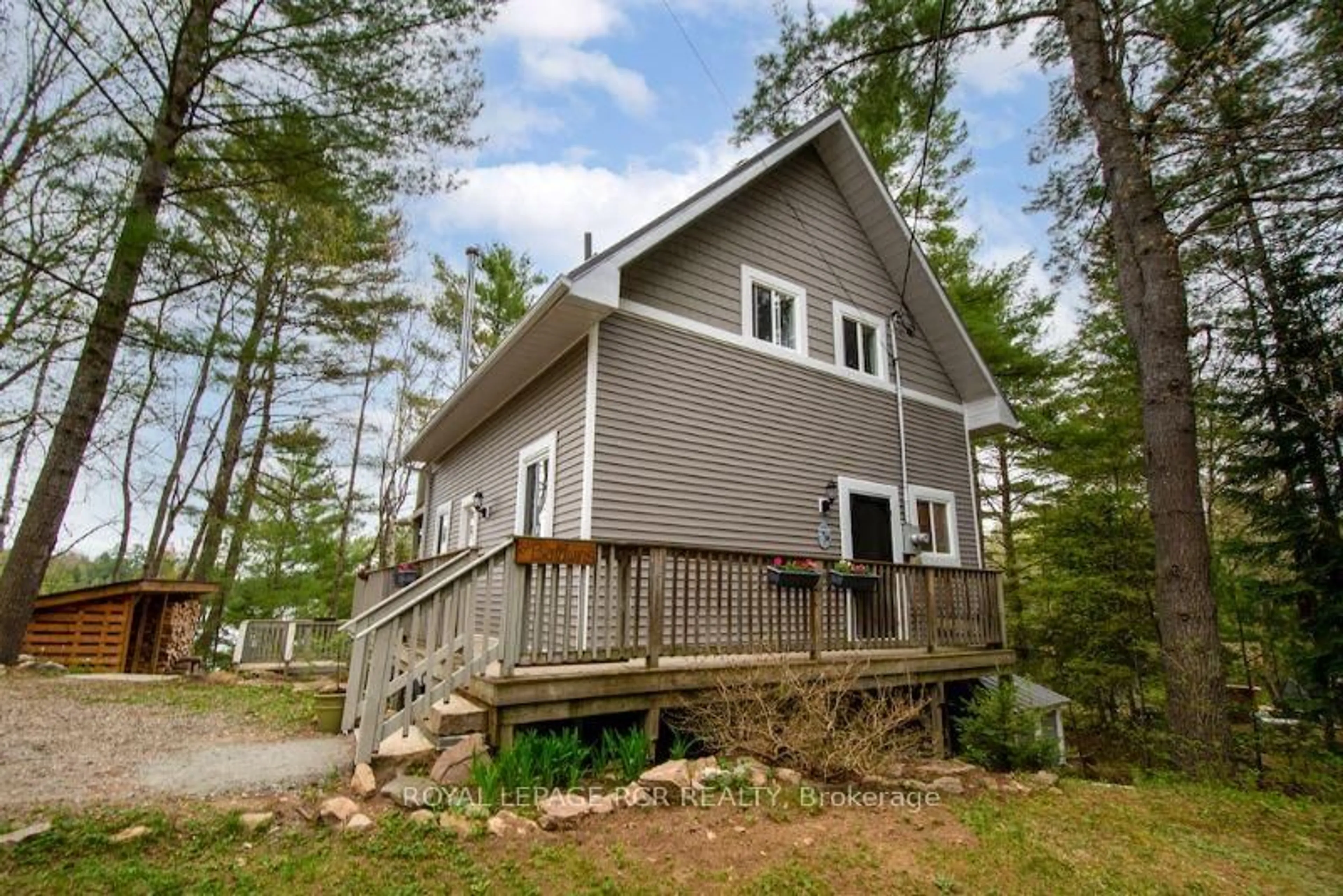 Home with vinyl exterior material, water/lake/river/ocean view for 1072 Apple Dr, Highlands East Ontario K0M 1R0