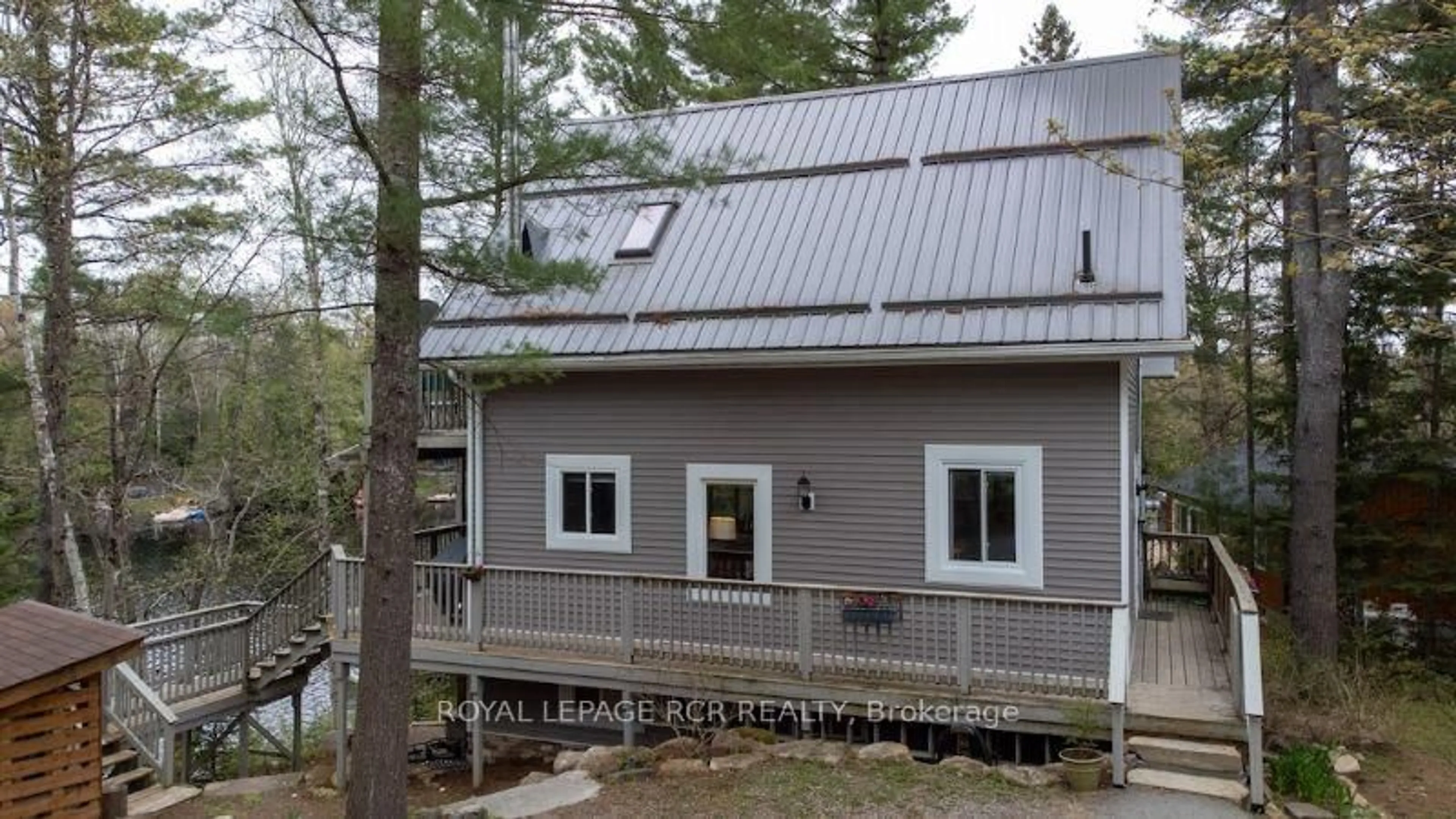 Home with vinyl exterior material, building for 1072 Apple Dr, Highlands East Ontario K0M 1R0