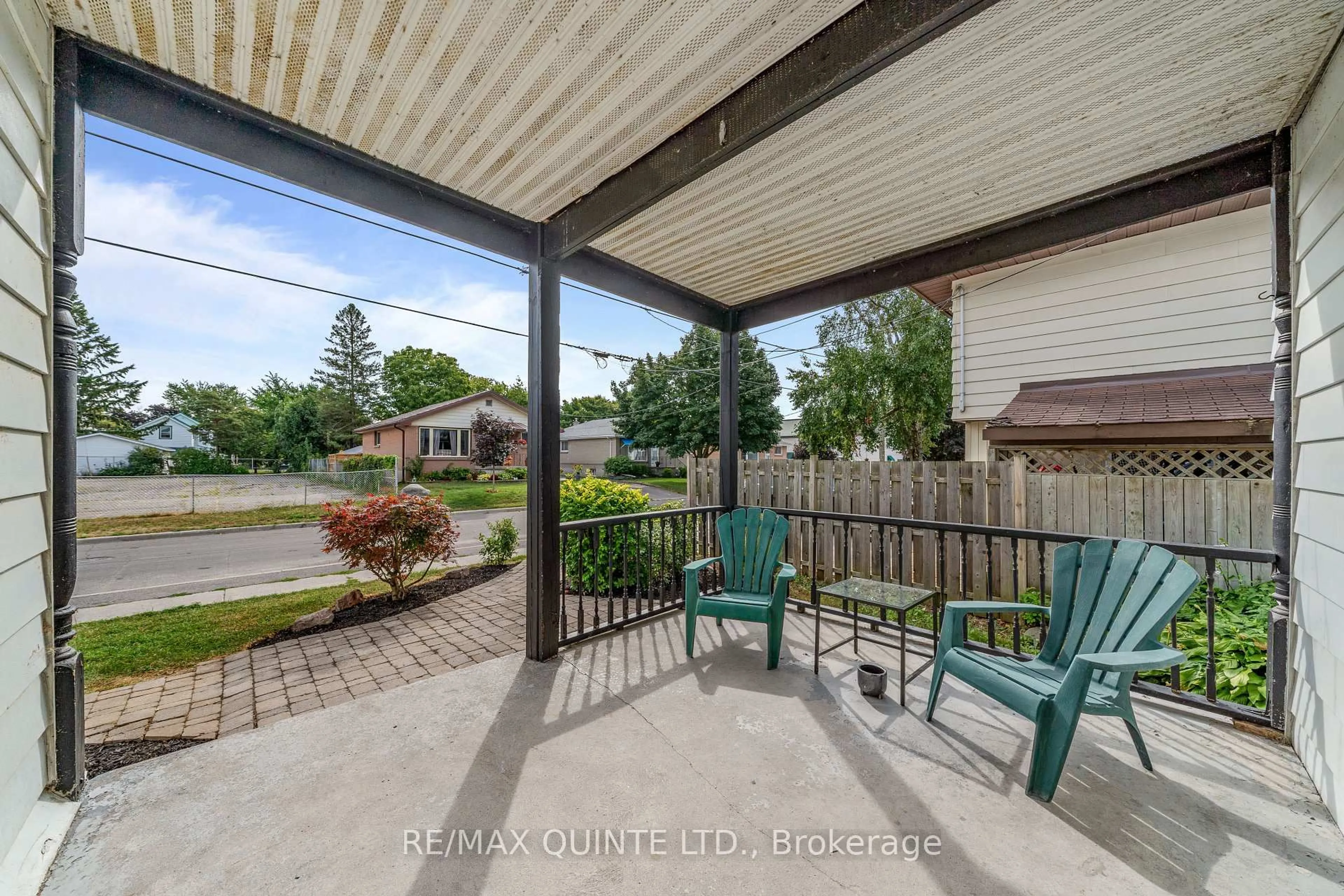 Patio, water/lake/river/ocean view for 70 SINCLAIR St, Belleville Ontario K8P 3S8