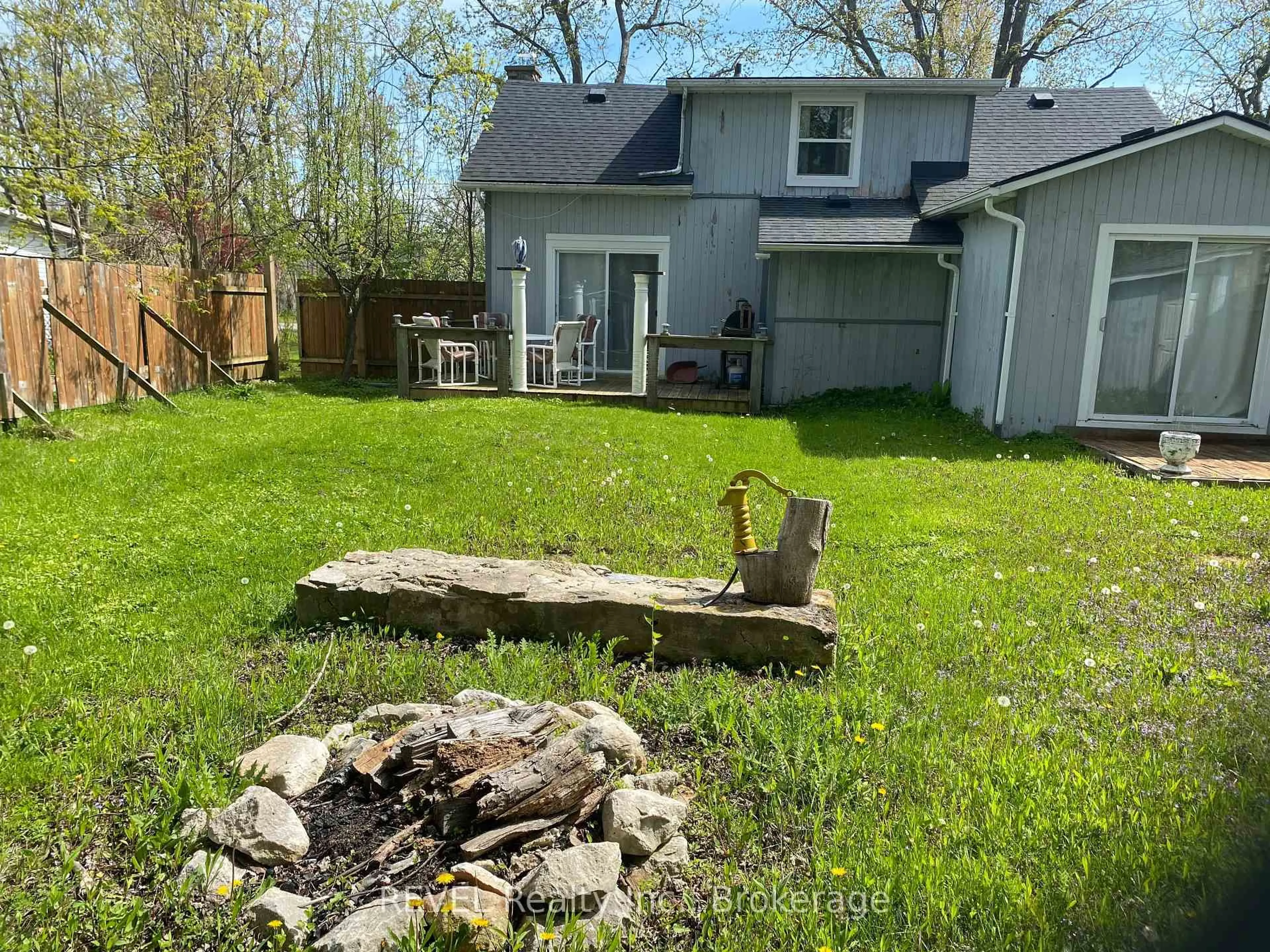 Patio, unknown for 3252 Young Ave, Fort Erie Ontario L0S 1N0