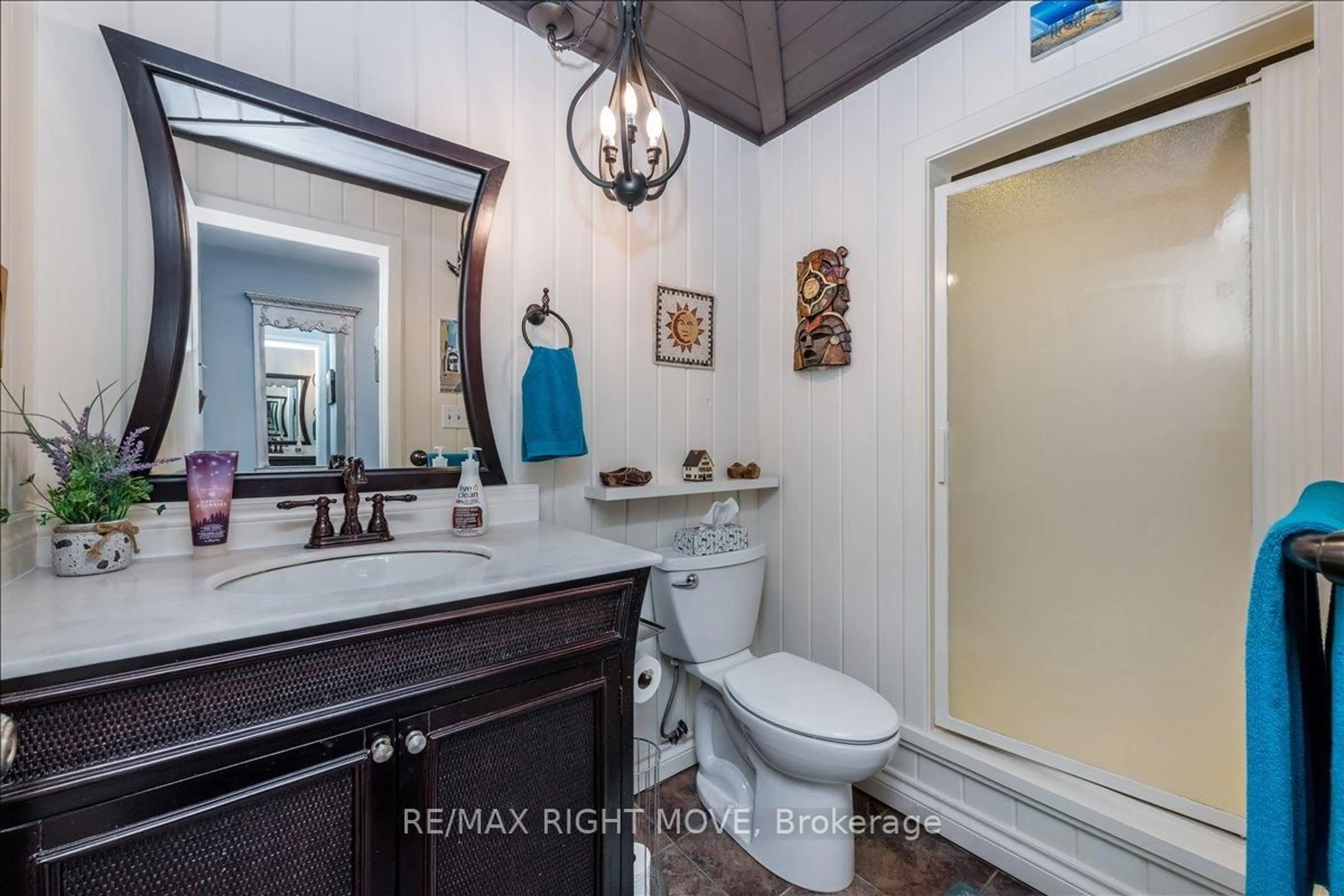 Standard bathroom, ceramic/tile floor for 1032 Cowbell Lane, Gravenhurst Ontario P0E 1N0