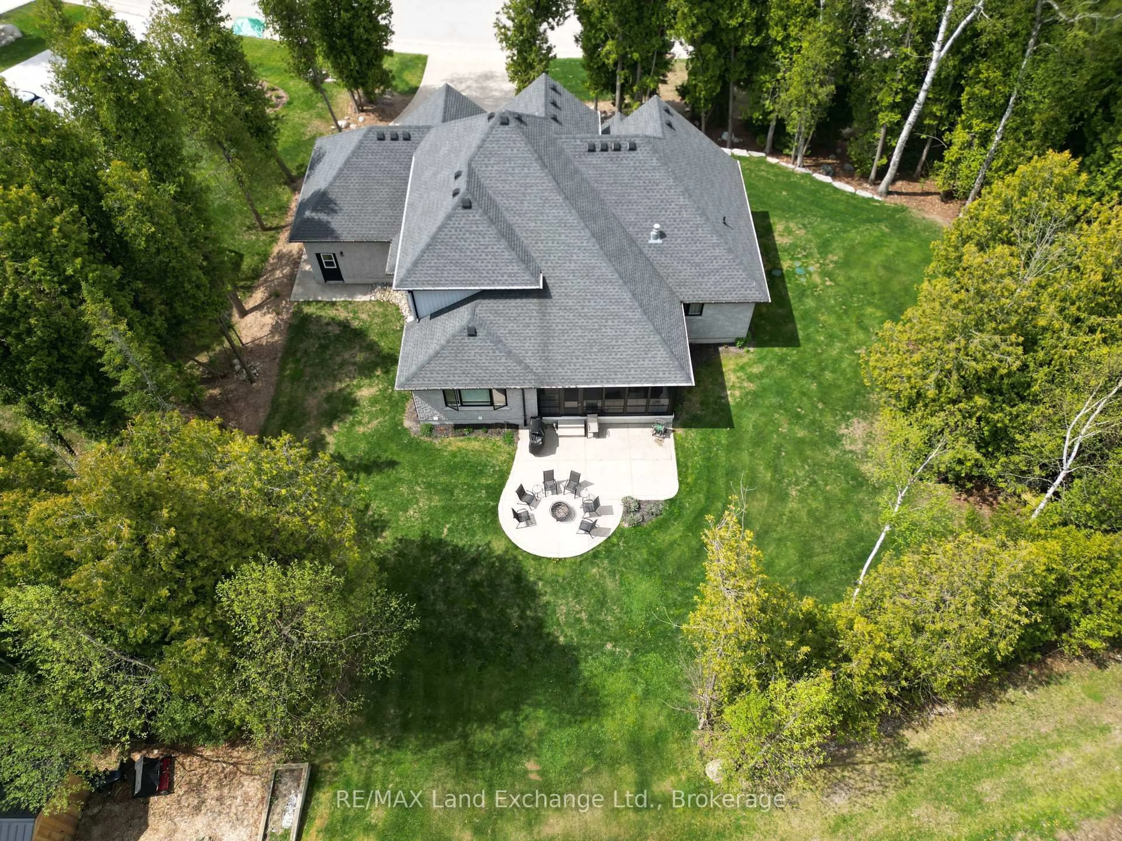 A pic from outside/outdoor area/front of a property/back of a property/a pic from drone, unknown for 158 Upper Lorne Beach Rd, Kincardine Ontario N0G 2T0