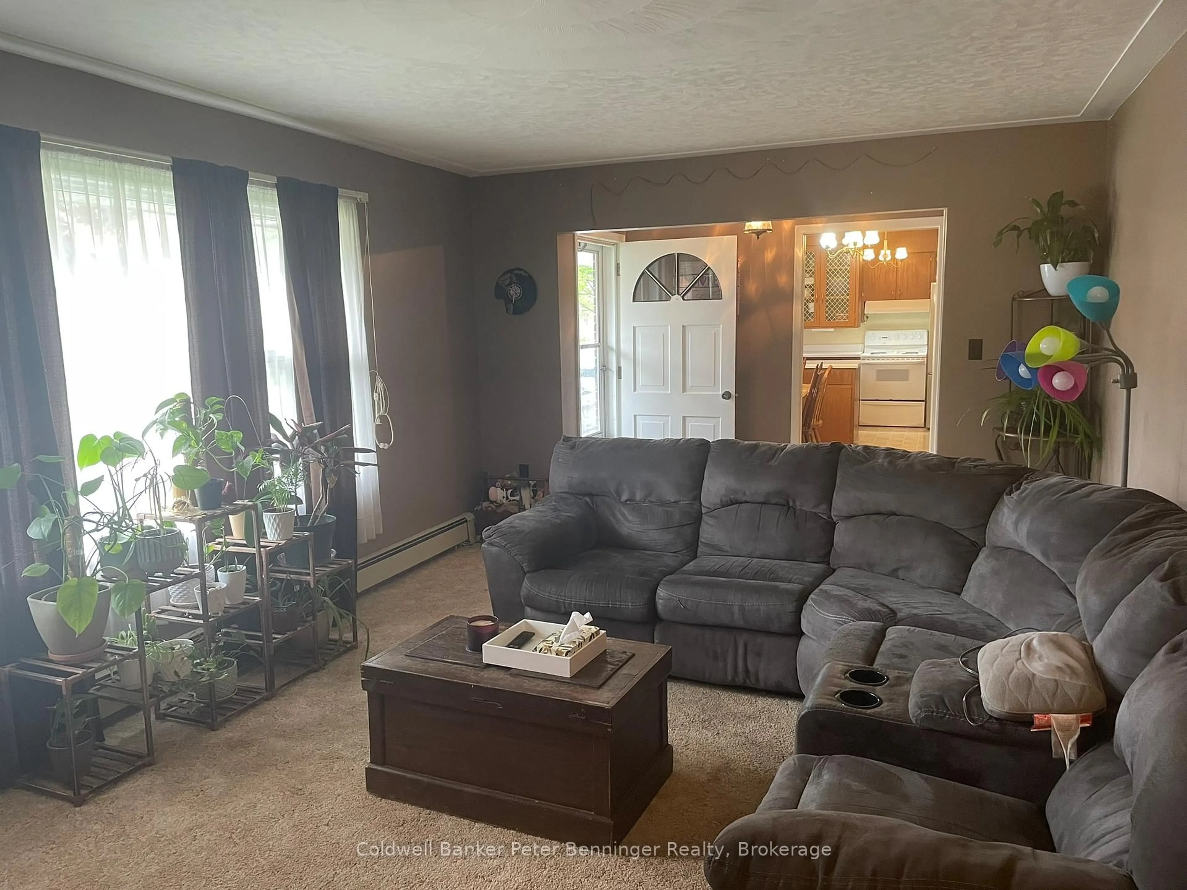 Living room with furniture, unknown for 624 Victoria St, Brockton Ontario N0G 2V0