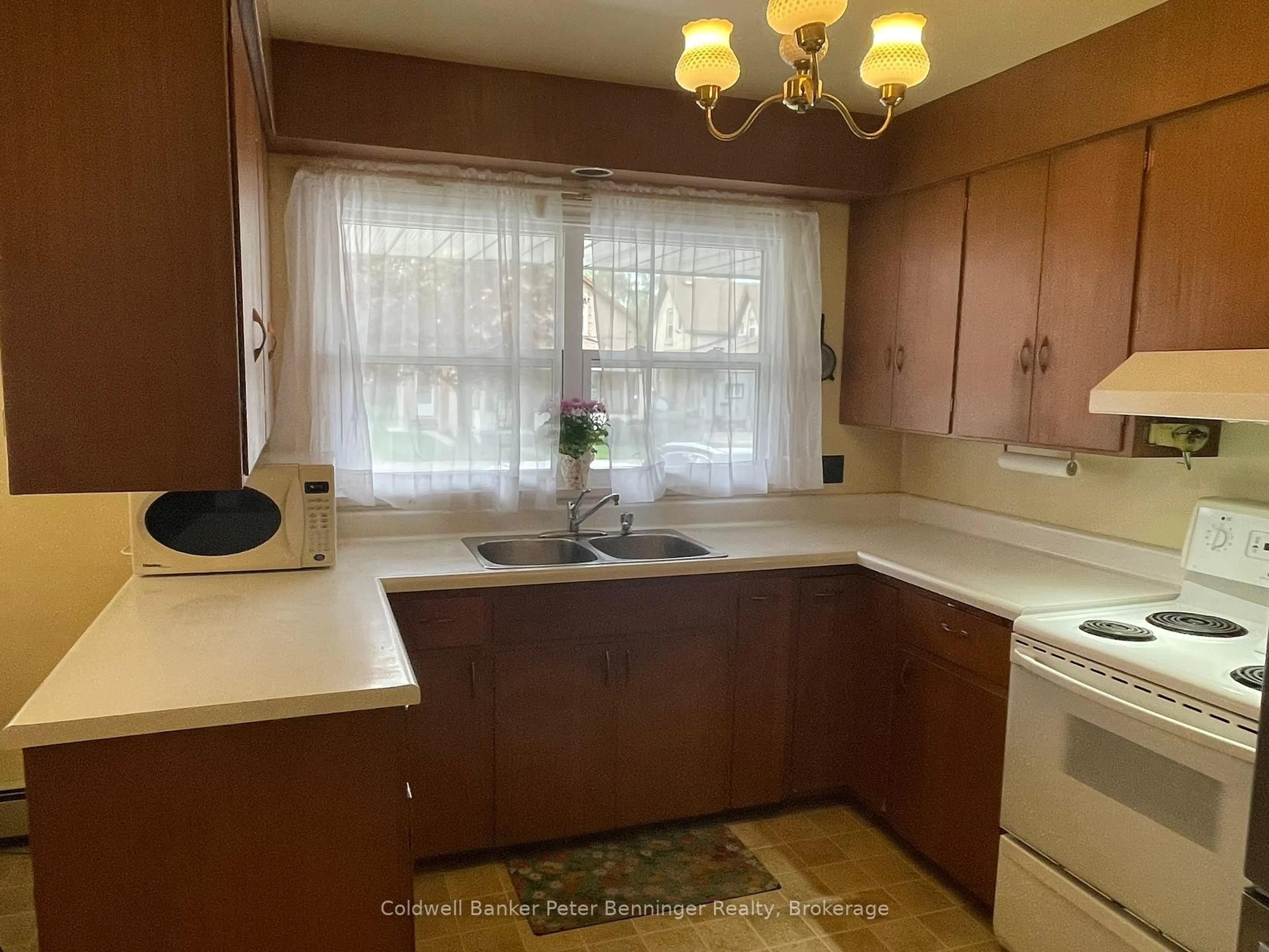 Standard kitchen, unknown for 624 Victoria St, Brockton Ontario N0G 2V0