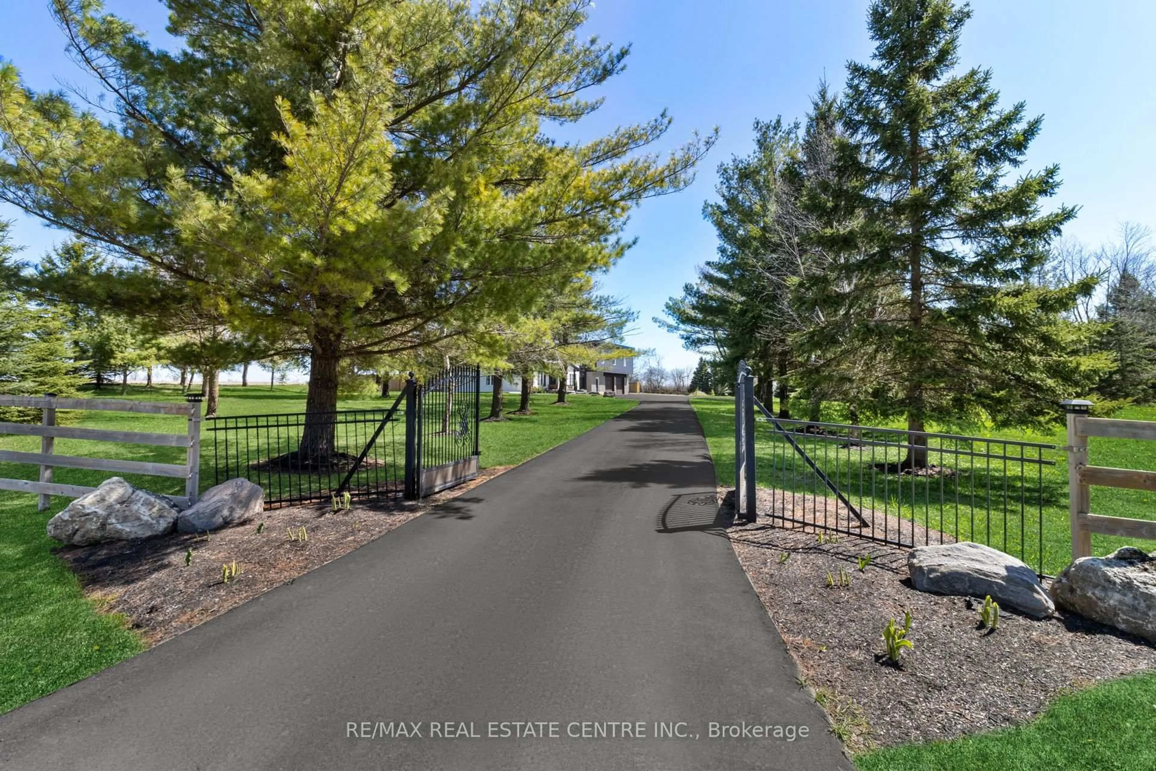A pic from outside/outdoor area/front of a property/back of a property/a pic from drone, unknown for 514369 2nd Line, Amaranth Ontario L9W 2Z1