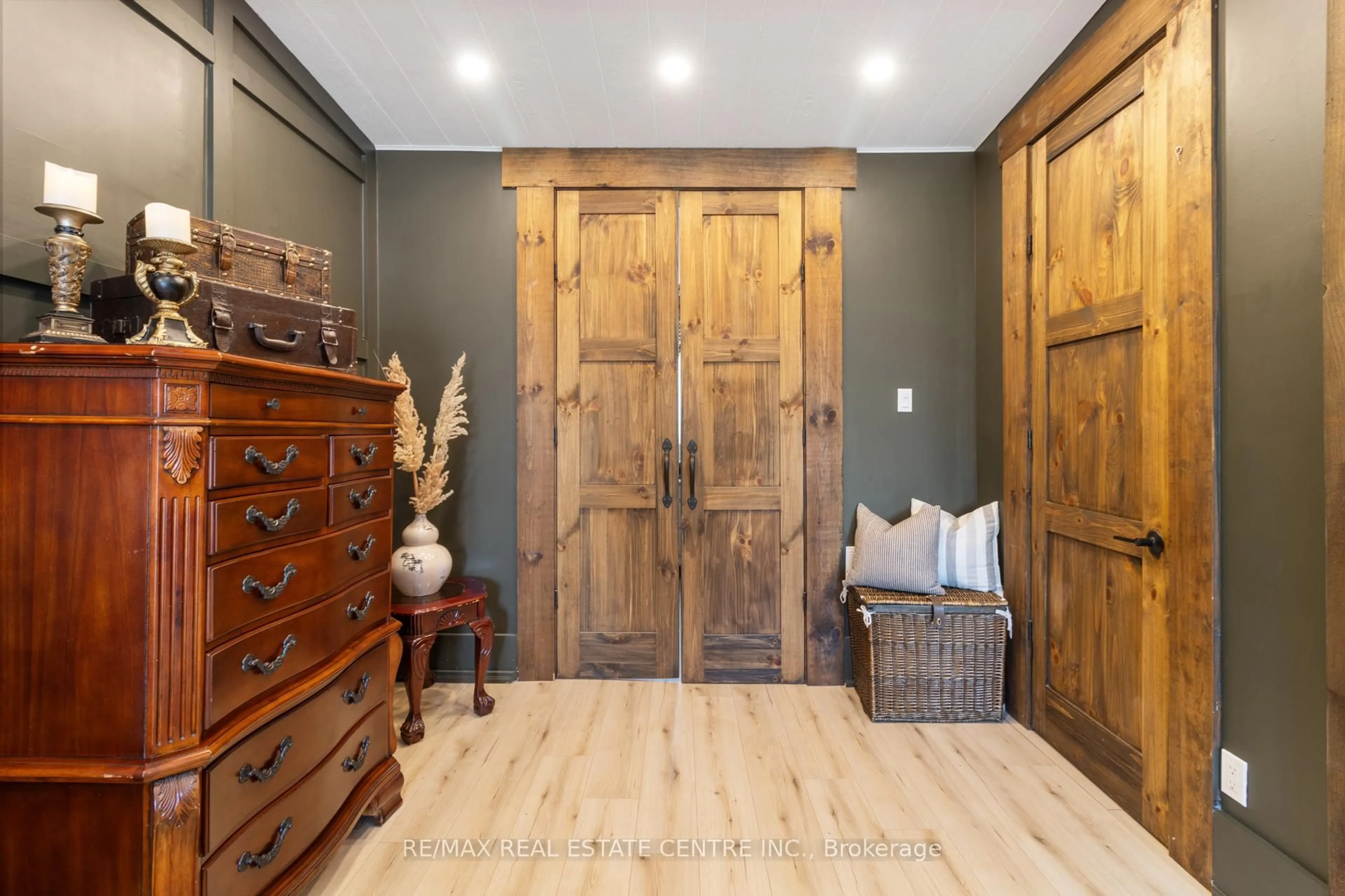 Indoor entryway for 514369 2nd Line, Amaranth Ontario L9W 2Z1