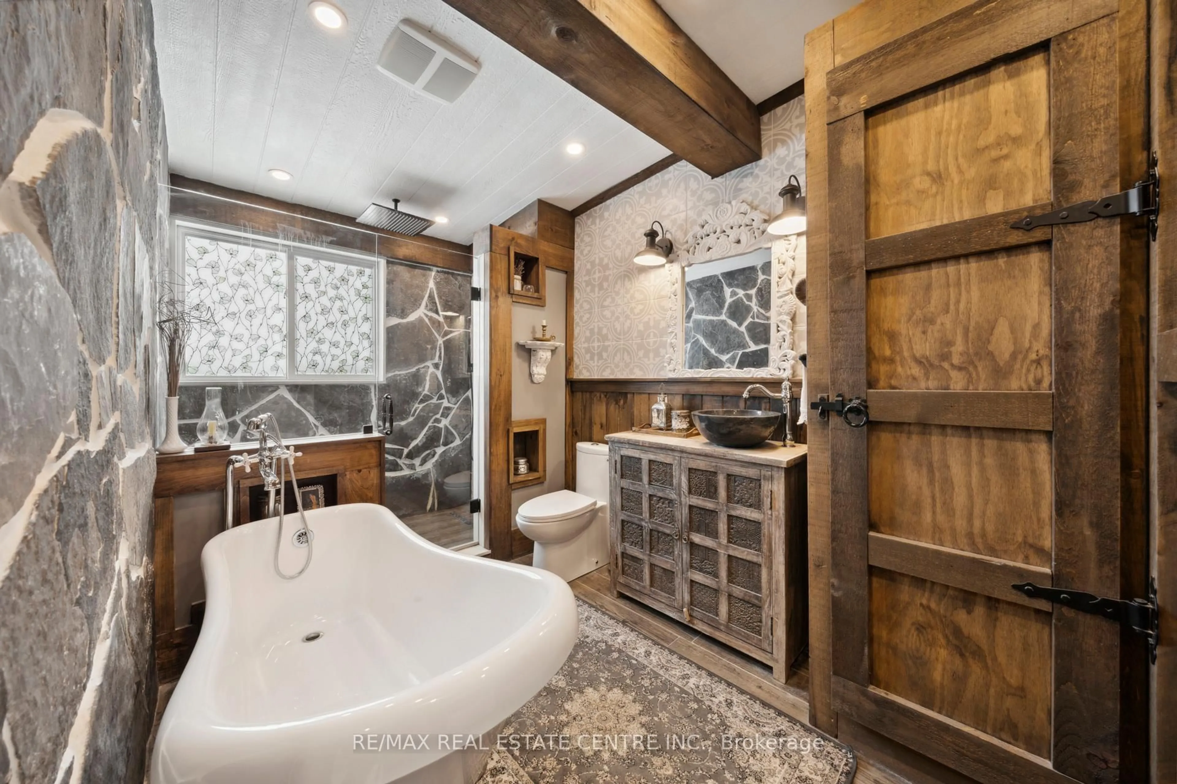 Contemporary bathroom, ceramic/tile floor for 514369 2nd Line, Amaranth Ontario L9W 2Z1
