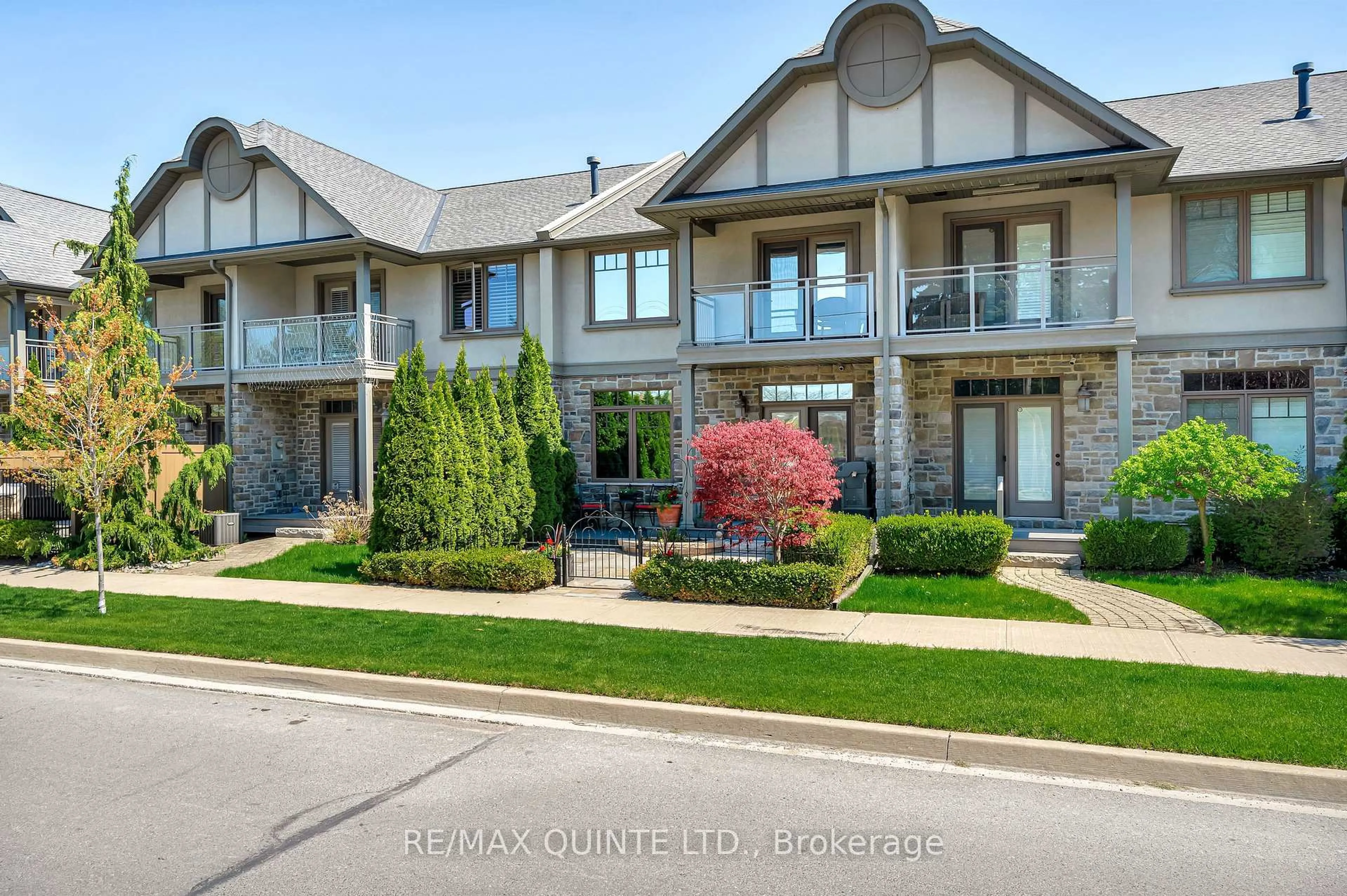 A pic from outside/outdoor area/front of a property/back of a property/a pic from drone, unknown for 24 South Church St #44, Belleville Ontario K8N 0A9