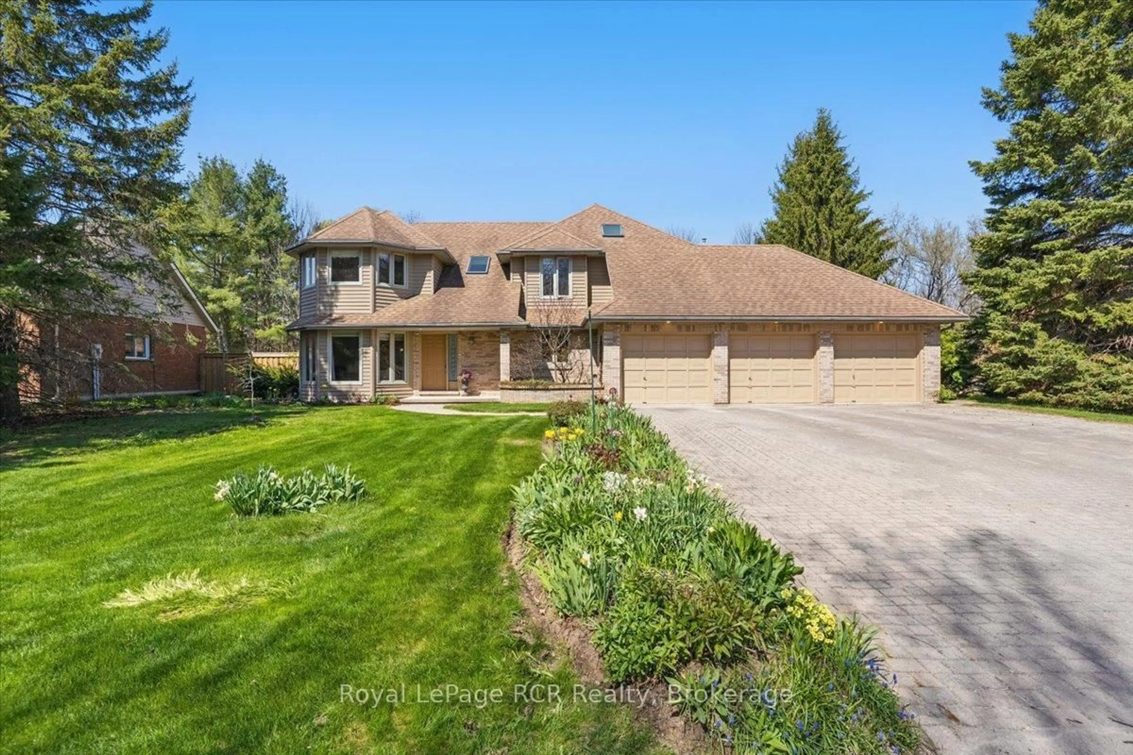 A pic from outside/outdoor area/front of a property/back of a property/a pic from drone, unknown for 174 Forest Hill Dr, Georgian Bluffs Ontario N4K 5N6