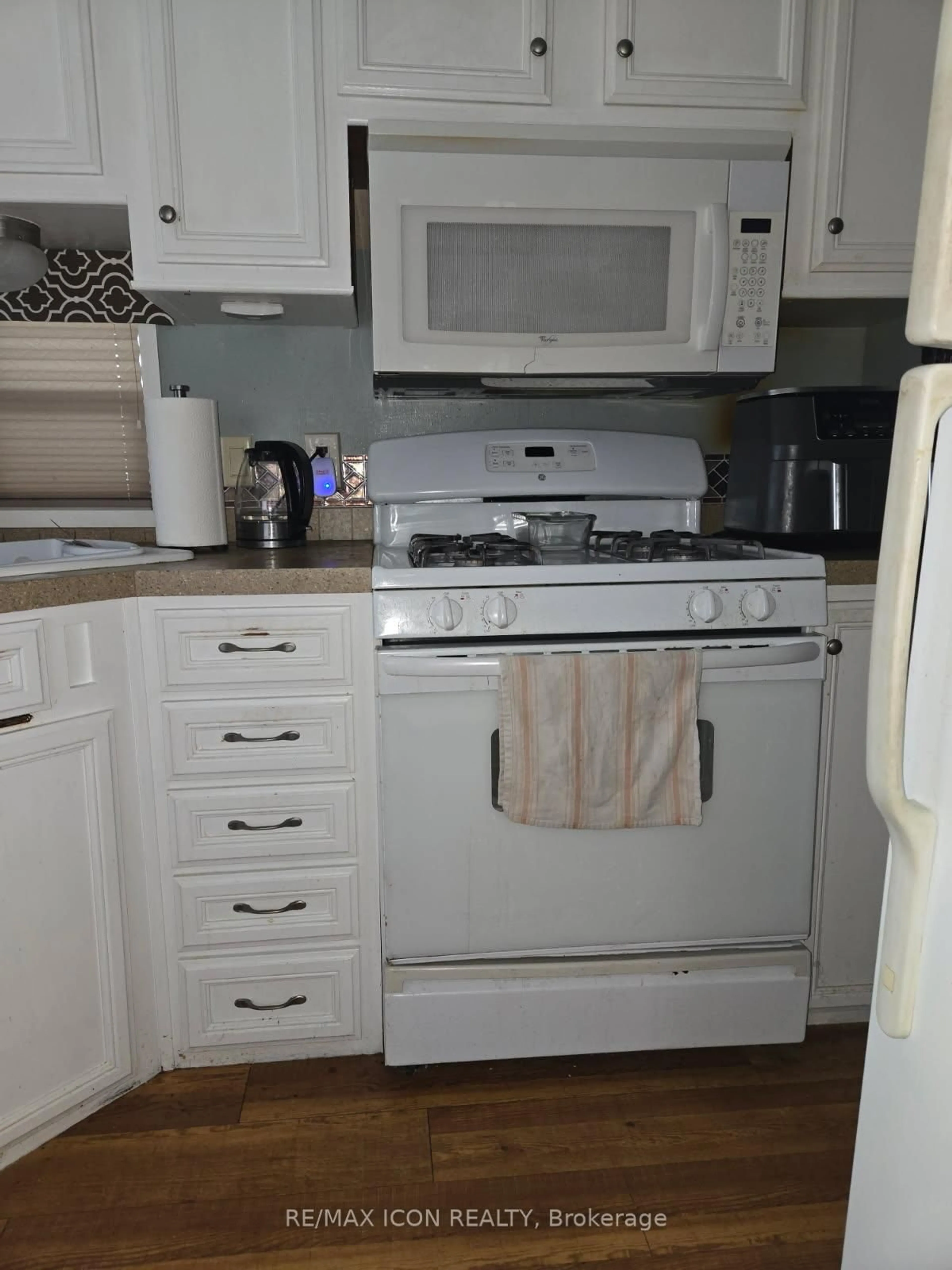 Standard kitchen, unknown for 77719 Bluewater Highway #41 Portside Dr, Bluewater Ontario N0M 1G0