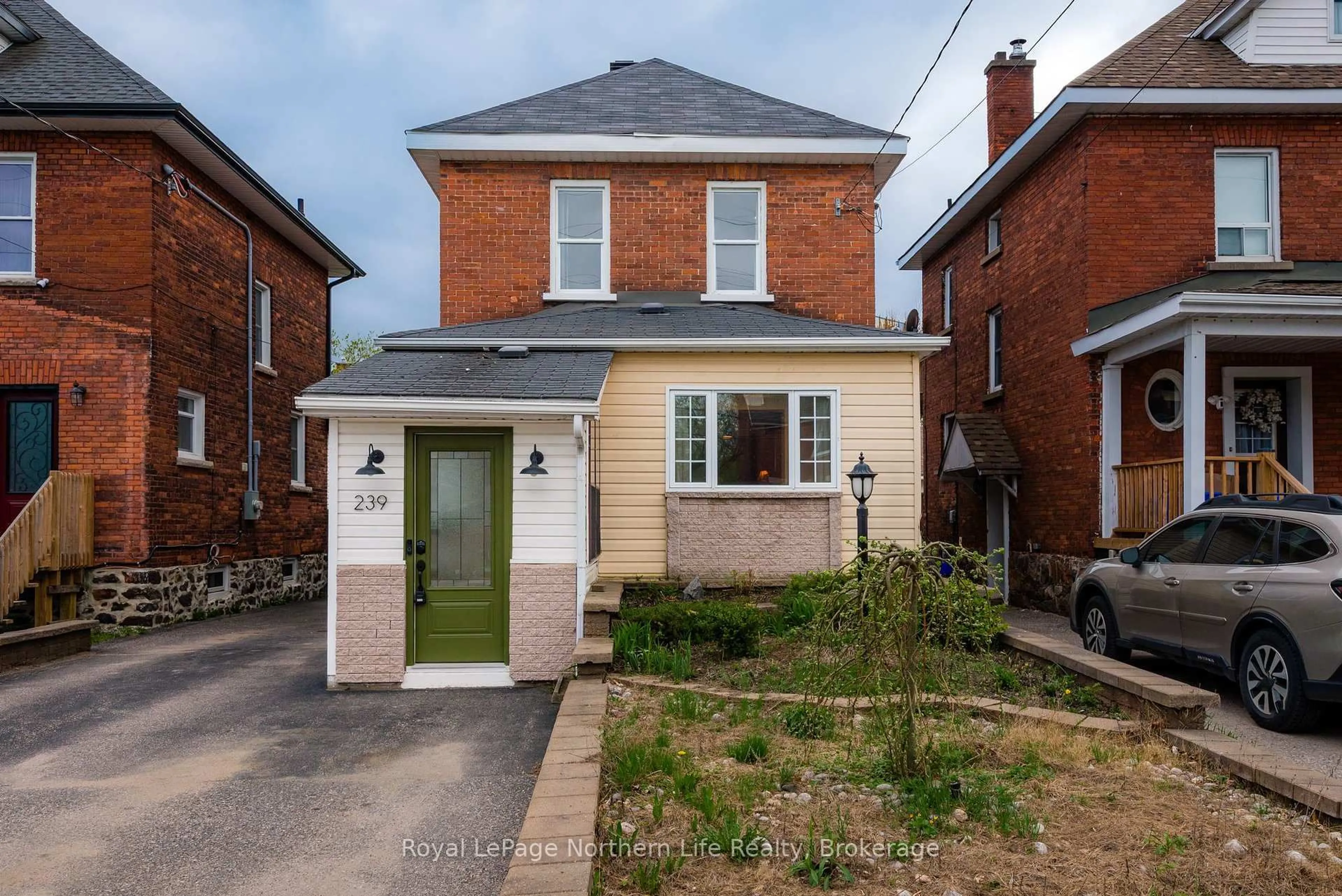 Home with brick exterior material, street for 239 First Ave, North Bay Ontario P1B 1J9