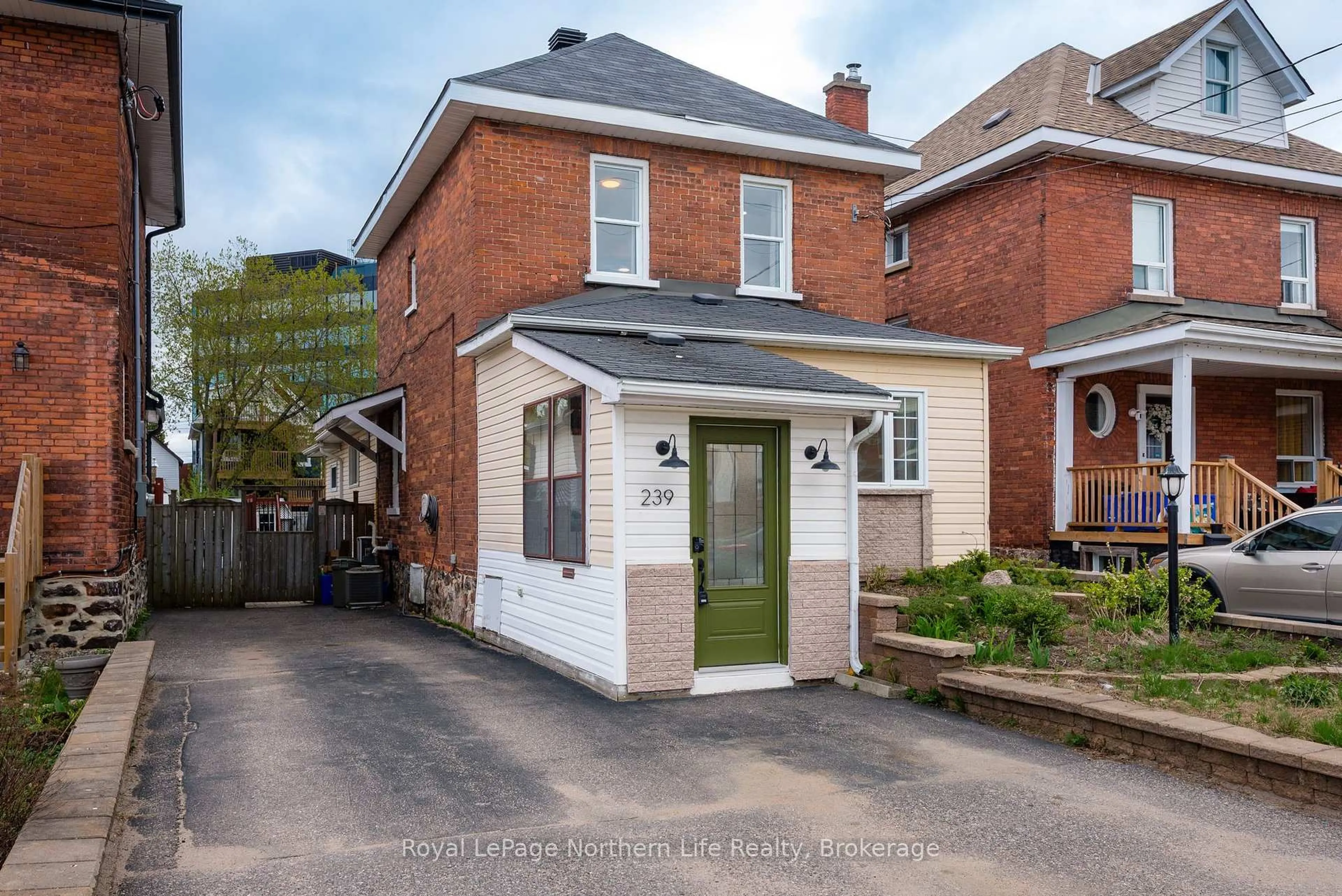 Home with brick exterior material, street for 239 First Ave, North Bay Ontario P1B 1J9