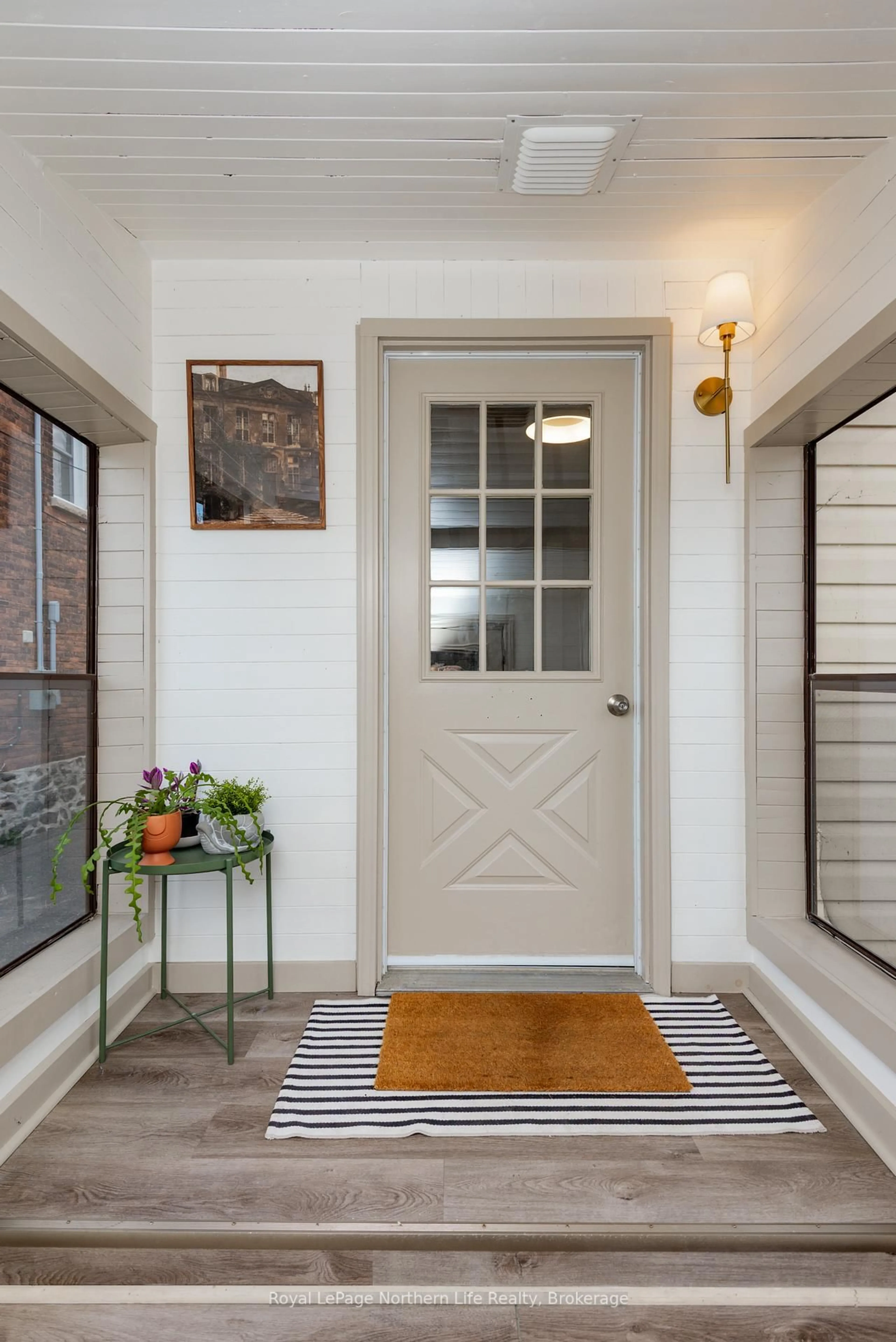 Indoor entryway for 239 First Ave, North Bay Ontario P1B 1J9