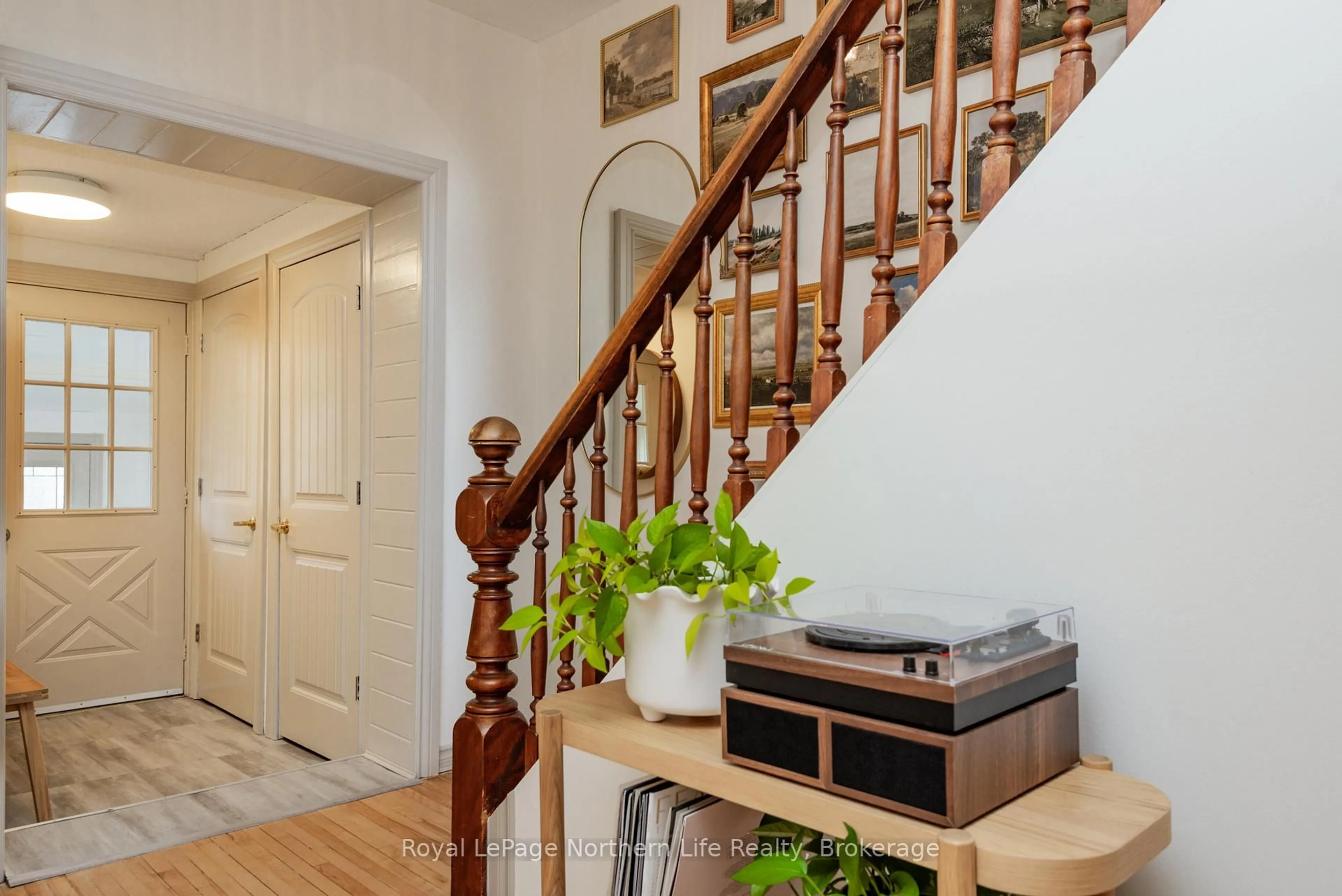 Indoor entryway for 239 First Ave, North Bay Ontario P1B 1J9