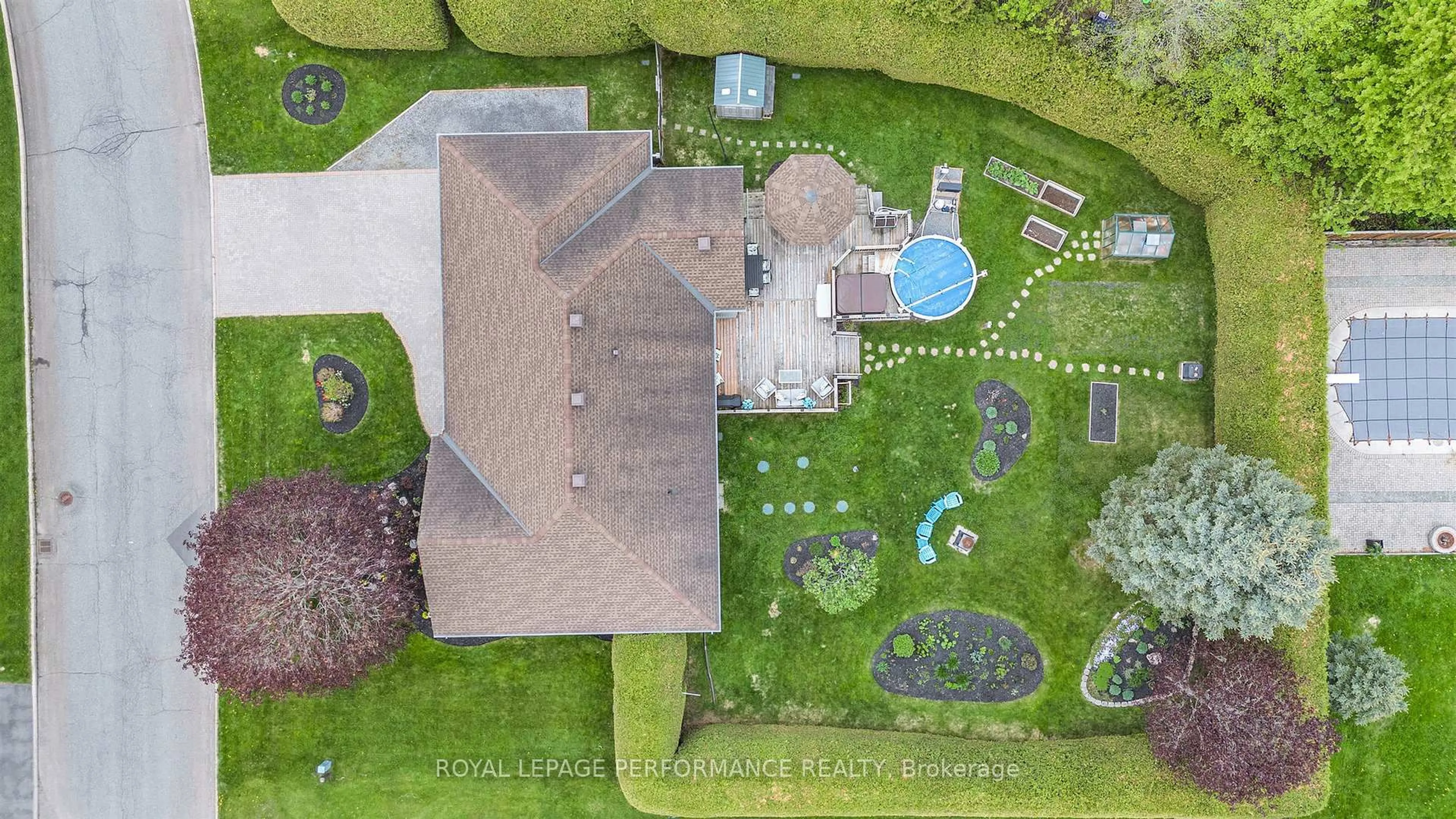 A pic from outside/outdoor area/front of a property/back of a property/a pic from drone, unknown for 284 Tremblay Cres, Russell Ontario K4R 1G3