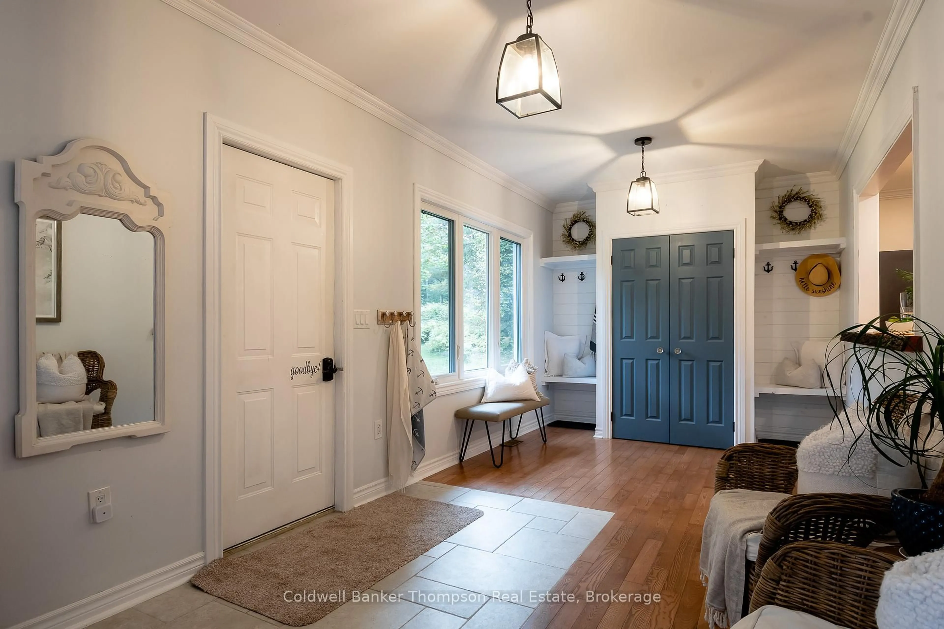 Indoor entryway for 644 South Mary Lake Rd, Huntsville Ontario P0B 1L0