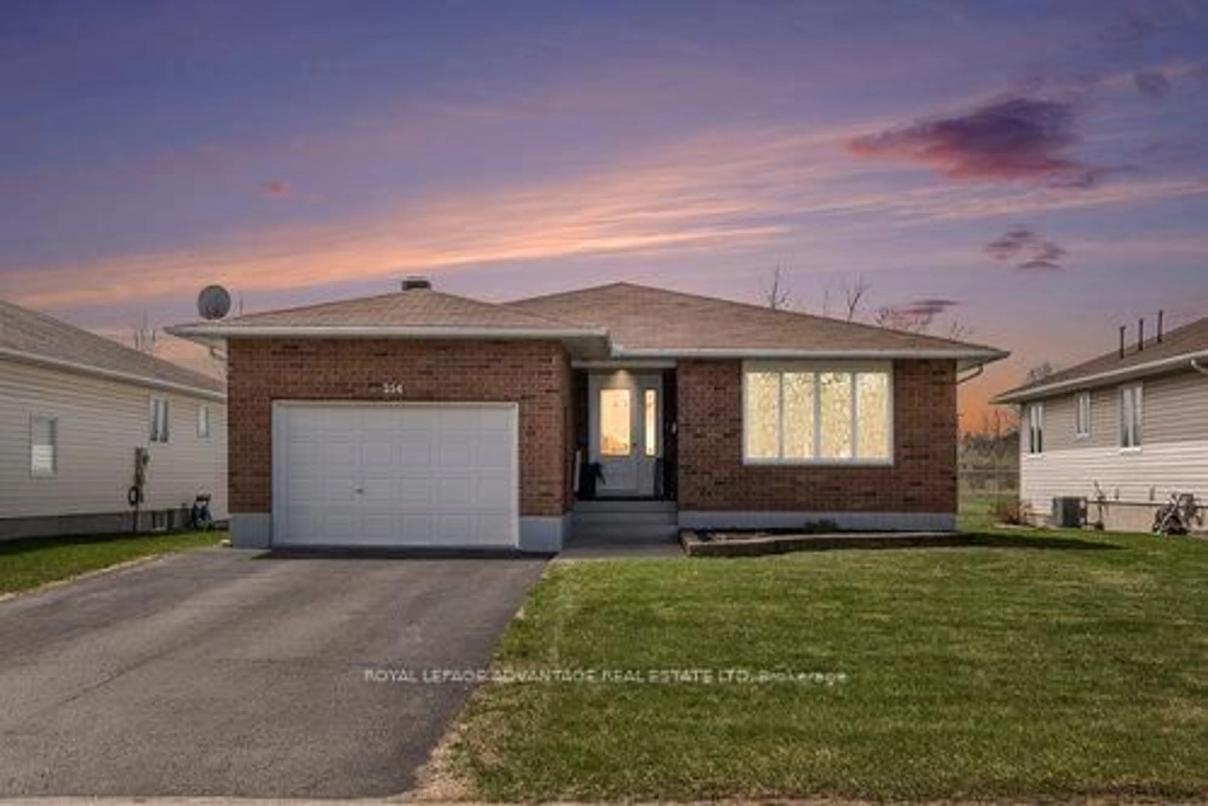 Home with brick exterior material, street for 254 Glenwood Cres, Smiths Falls Ontario K7A 5L1