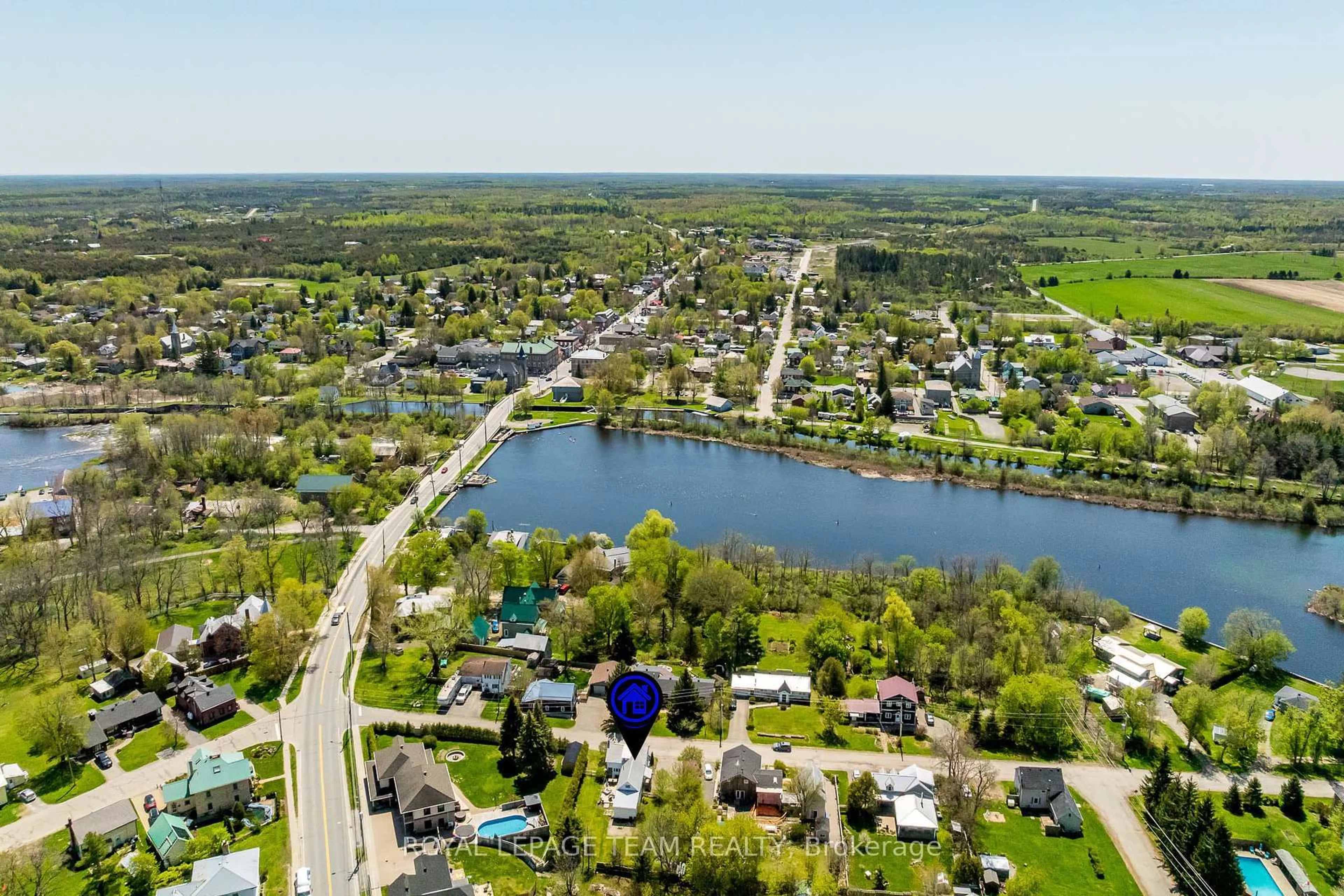 A pic from outside/outdoor area/front of a property/back of a property/a pic from drone, water/lake/river/ocean view for 111 William St, Merrickville-Wolford Ontario K0G 1N0