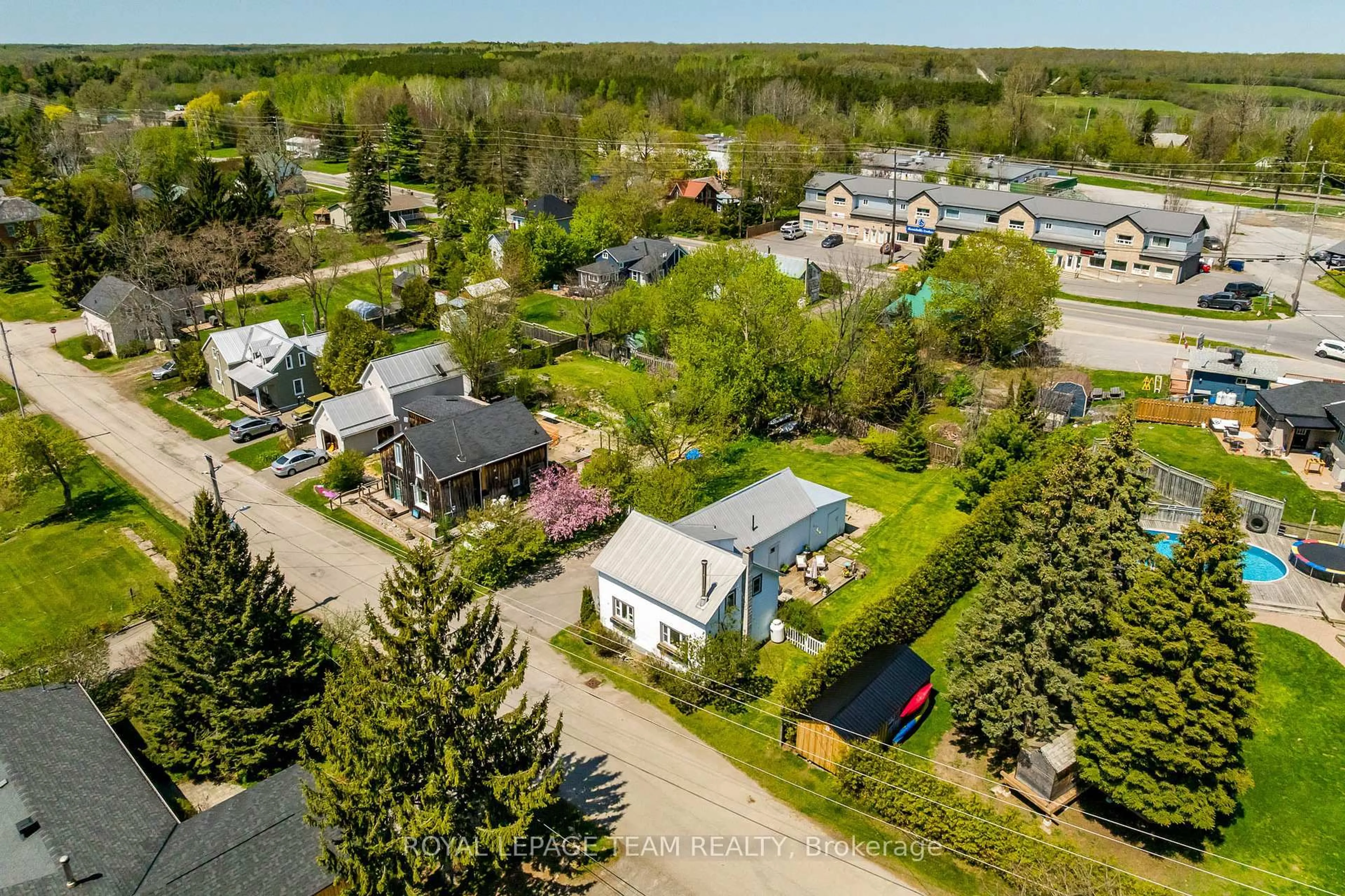 A pic from outside/outdoor area/front of a property/back of a property/a pic from drone, street for 111 William St, Merrickville-Wolford Ontario K0G 1N0