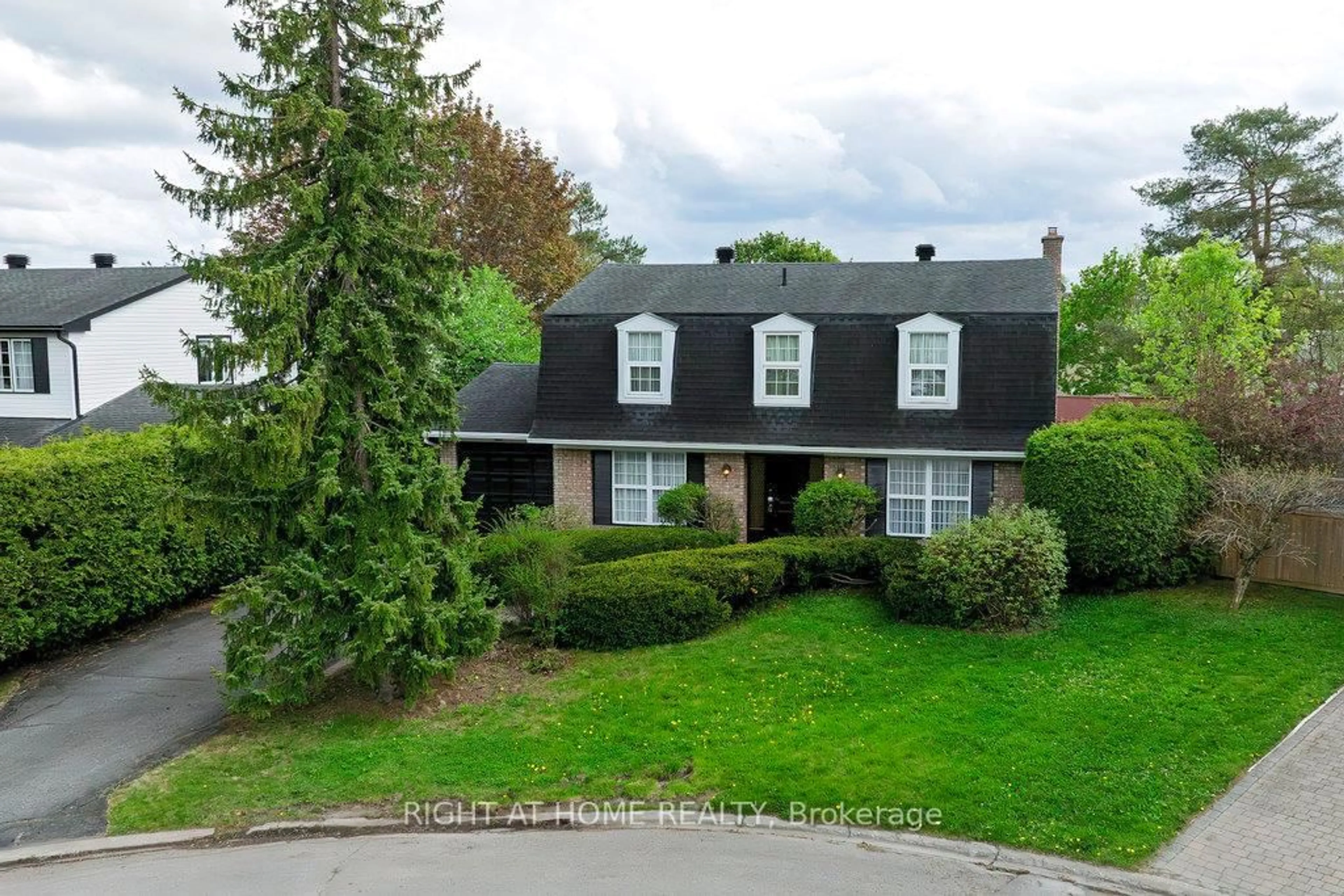 Unknown for 2194 Hamelin Cres, Ottawa Ontario K1J 6L1