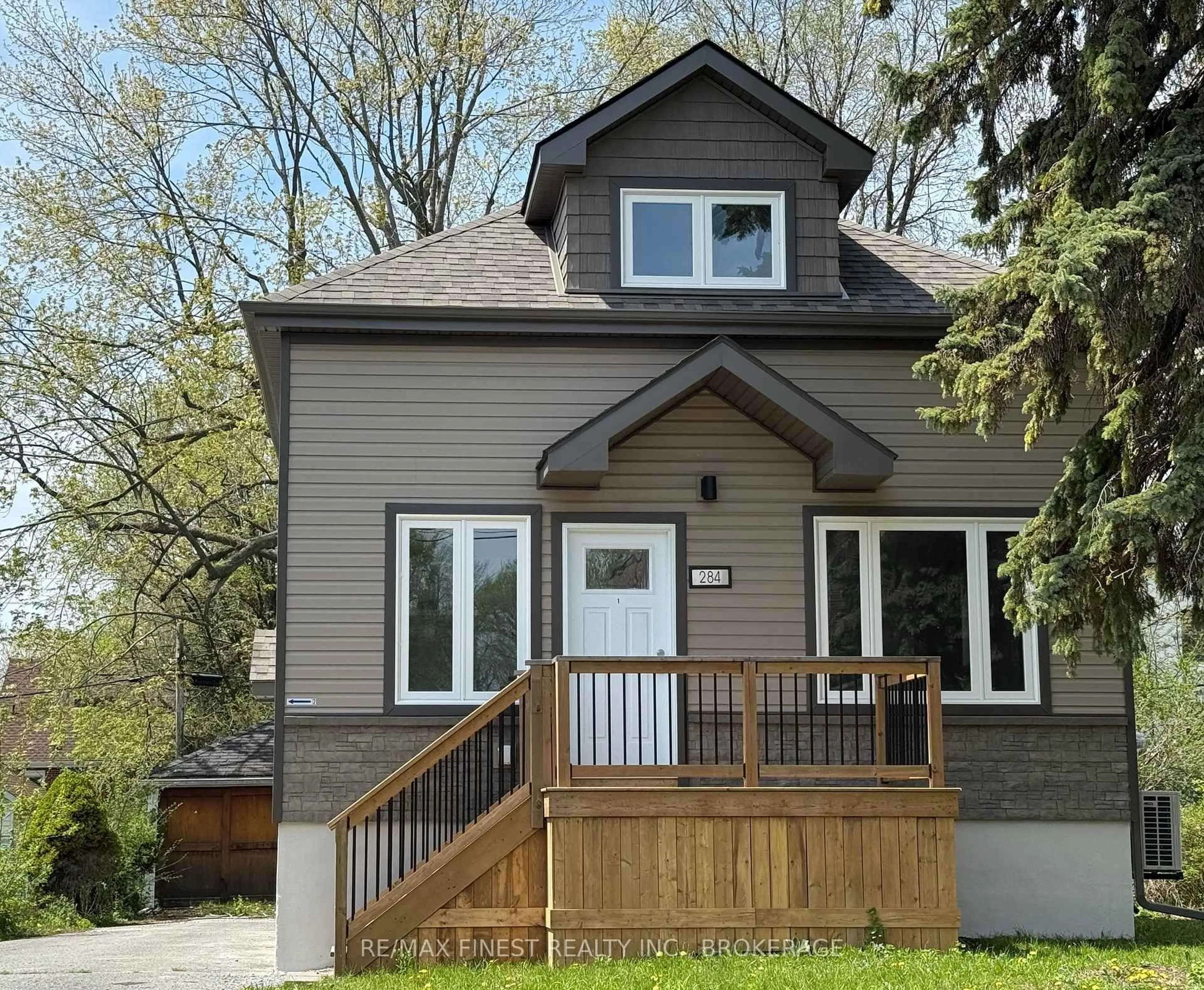 Home with vinyl exterior material, street for 284 WESTDALE Ave, Kingston Ontario K7L 4S7