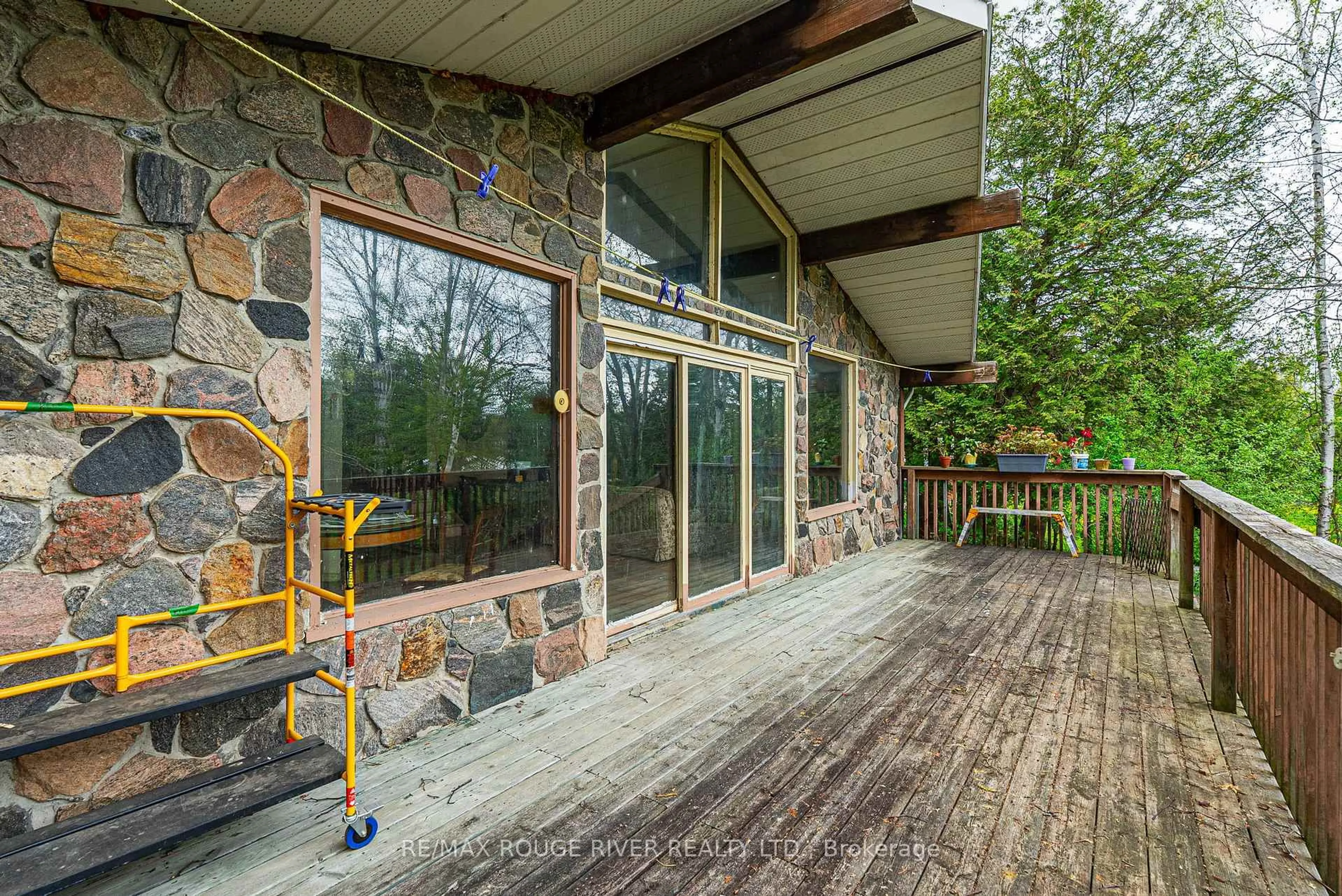 Patio, unknown for 25 Oakdene Cres, Kawartha Lakes Ontario K0M 2C0