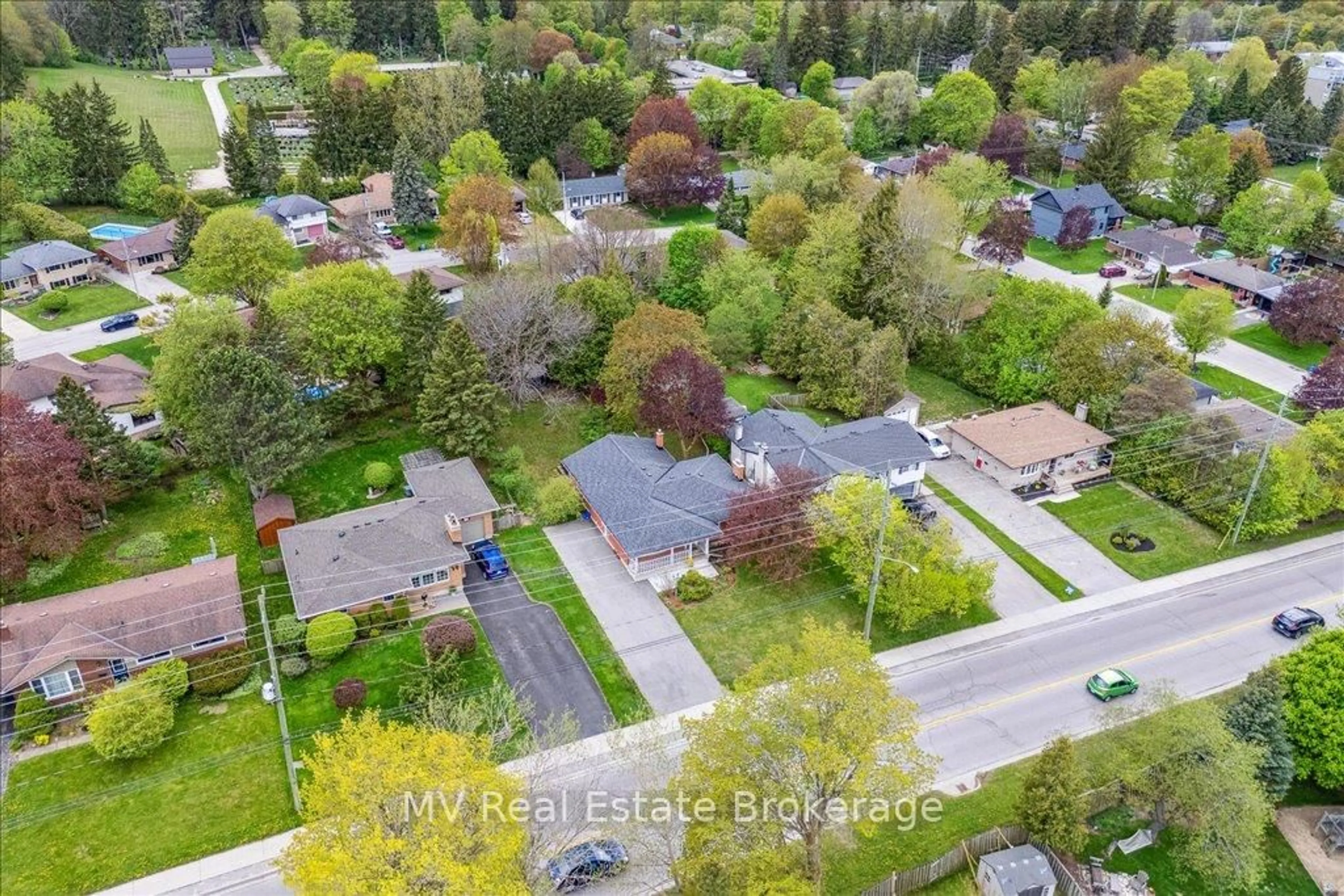 A pic from outside/outdoor area/front of a property/back of a property/a pic from drone, street for 435 Scotland St, Centre Wellington Ontario N1M 2B7