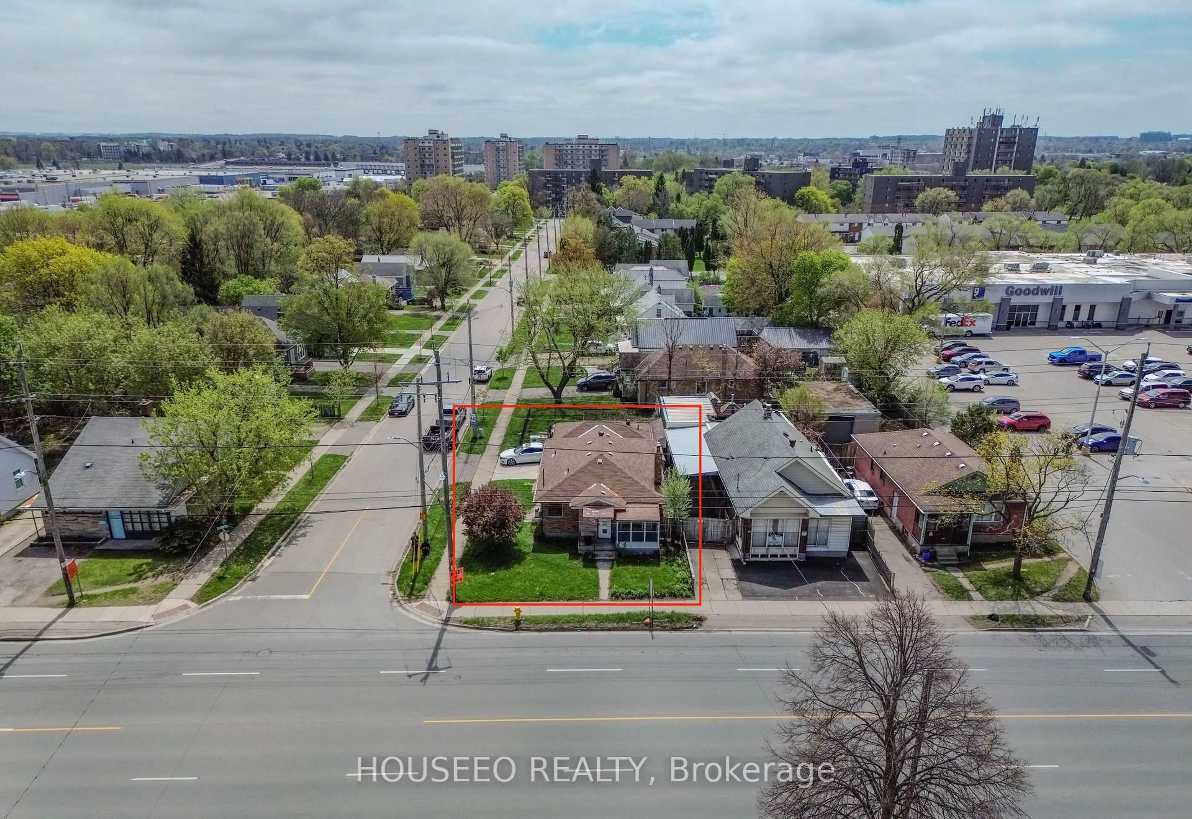 A pic from outside/outdoor area/front of a property/back of a property/a pic from drone, city buildings view from balcony for 1171 Oxford St, London East Ontario N5Y 3L7