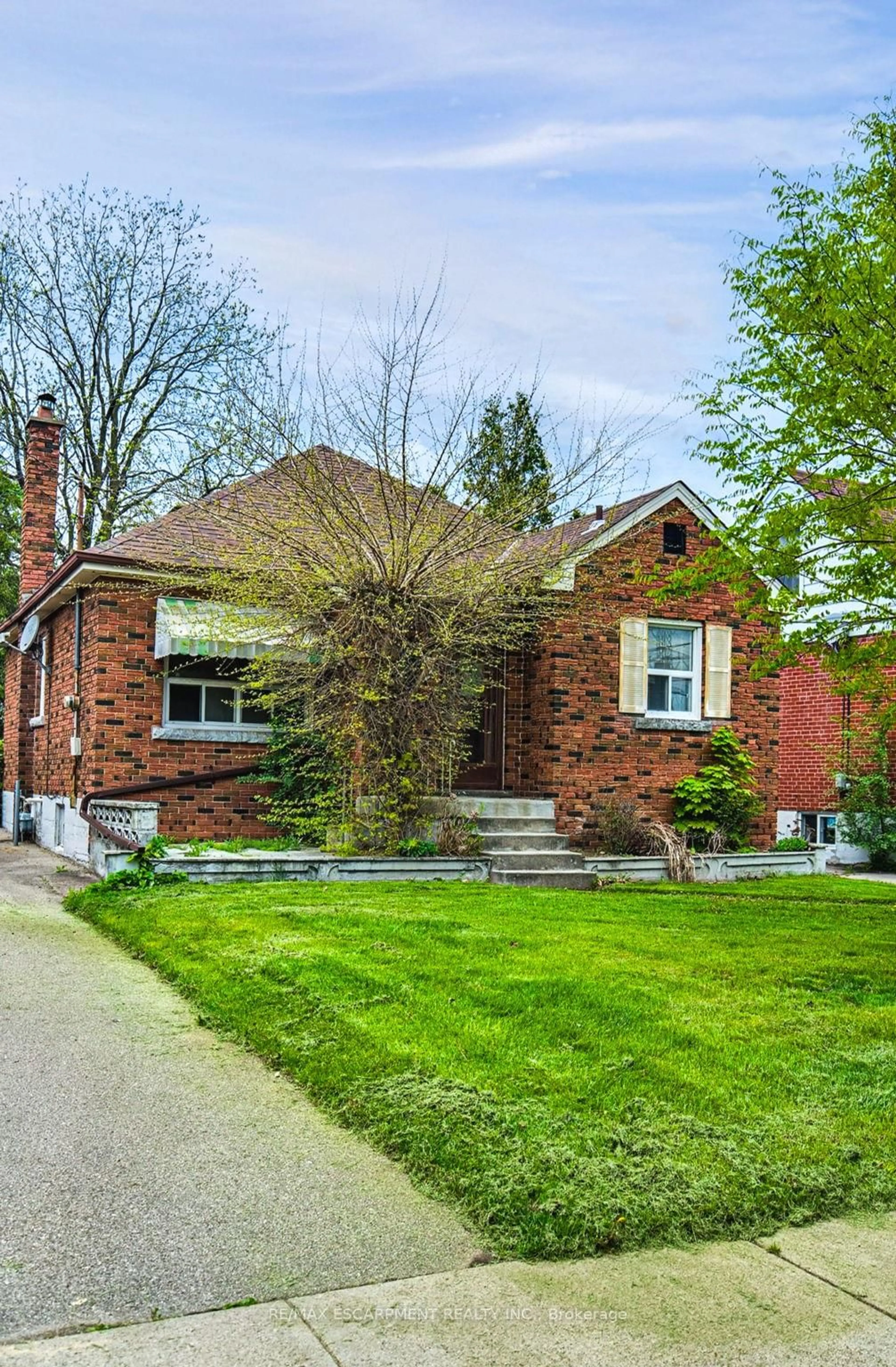 Home with brick exterior material, street for 48 Woodbridge Rd, Hamilton Ontario L8K 3C9
