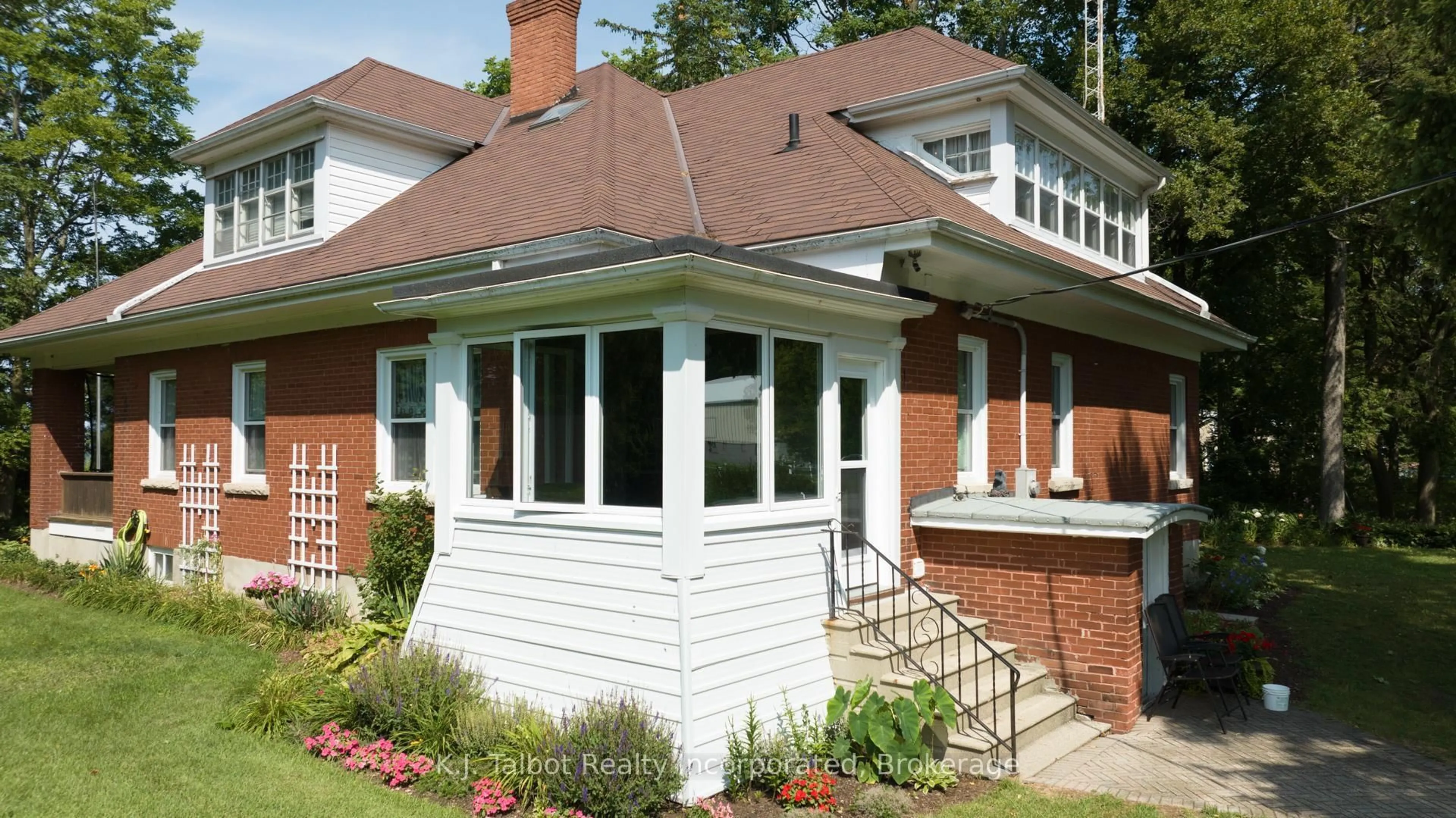 Home with brick exterior material, building for 81258-D Bissetts Hill, Ashfield-Colborne-Wawanosh Ontario N7A 3Y1