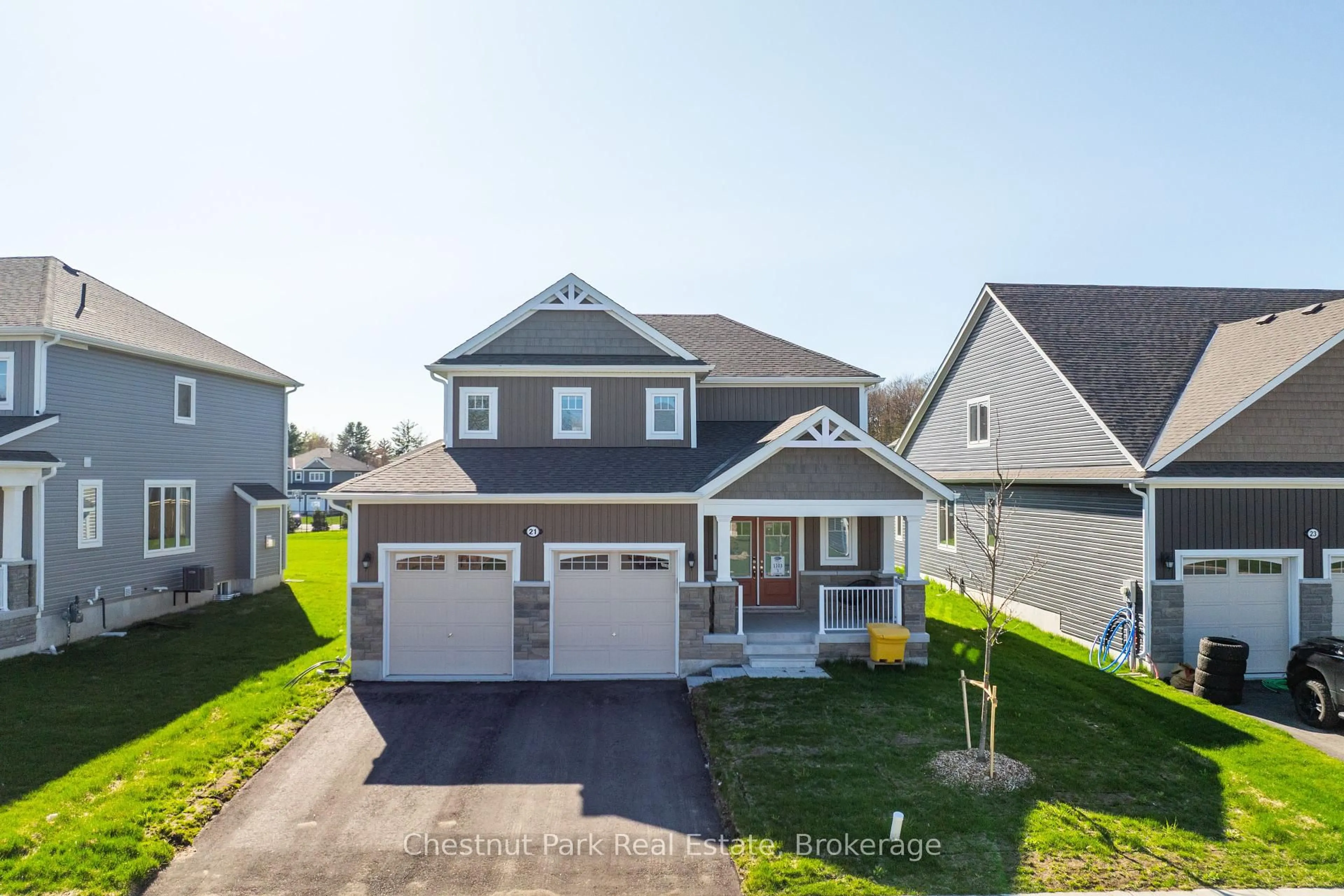 A pic from outside/outdoor area/front of a property/back of a property/a pic from drone, street for 21 Chambery St, Bracebridge Ontario P1L 0N4
