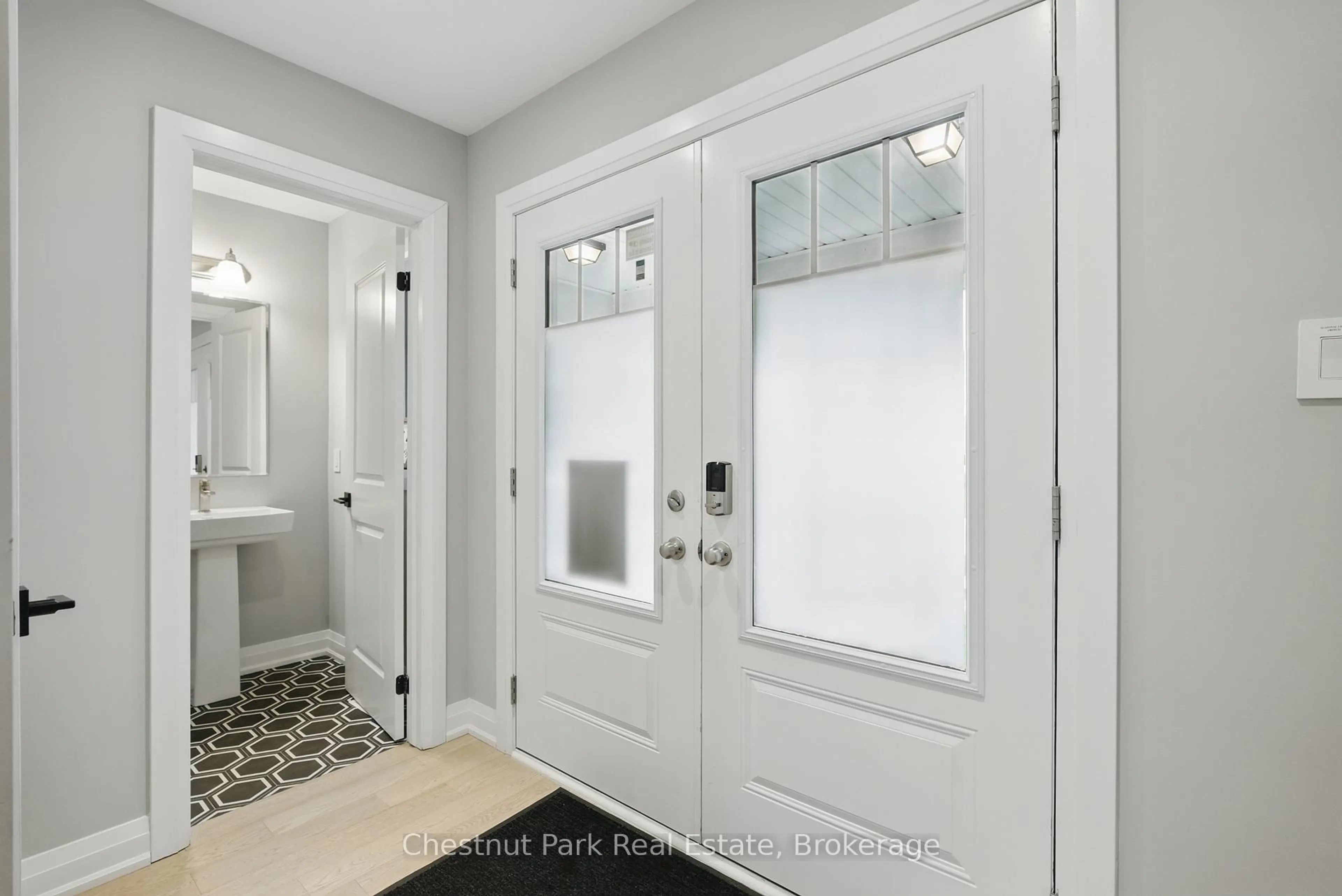 Indoor entryway for 21 Chambery St, Bracebridge Ontario P1L 0N4