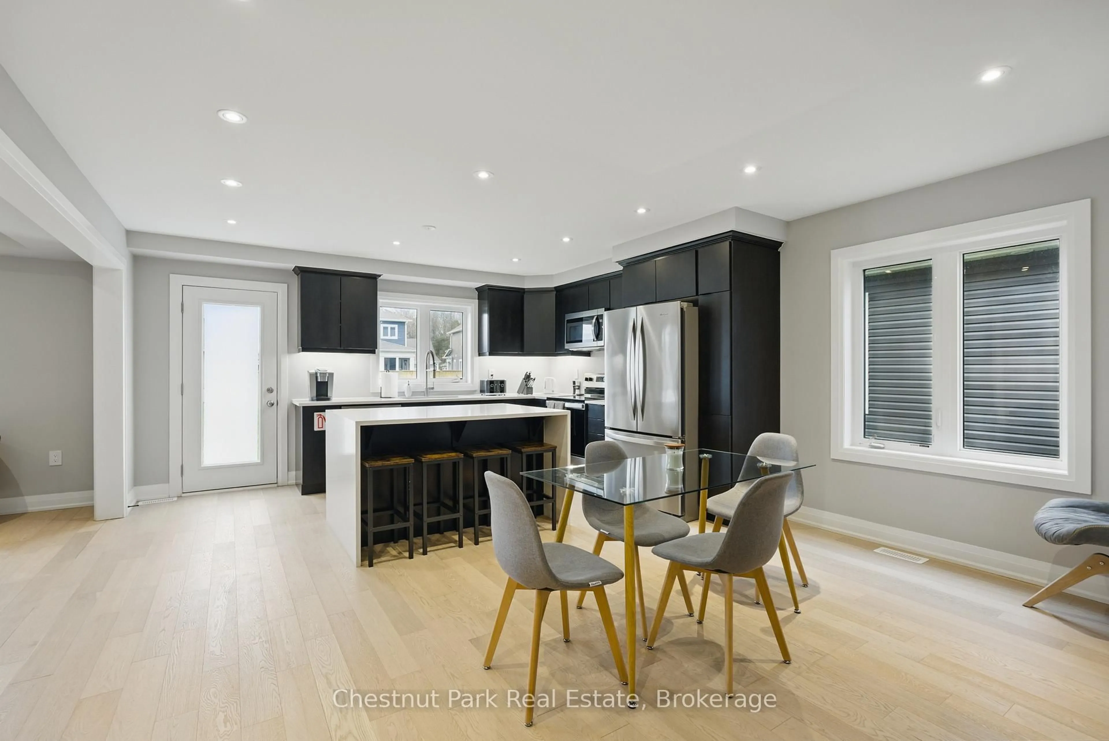 Contemporary kitchen, wood/laminate floor for 21 Chambery St, Bracebridge Ontario P1L 0N4