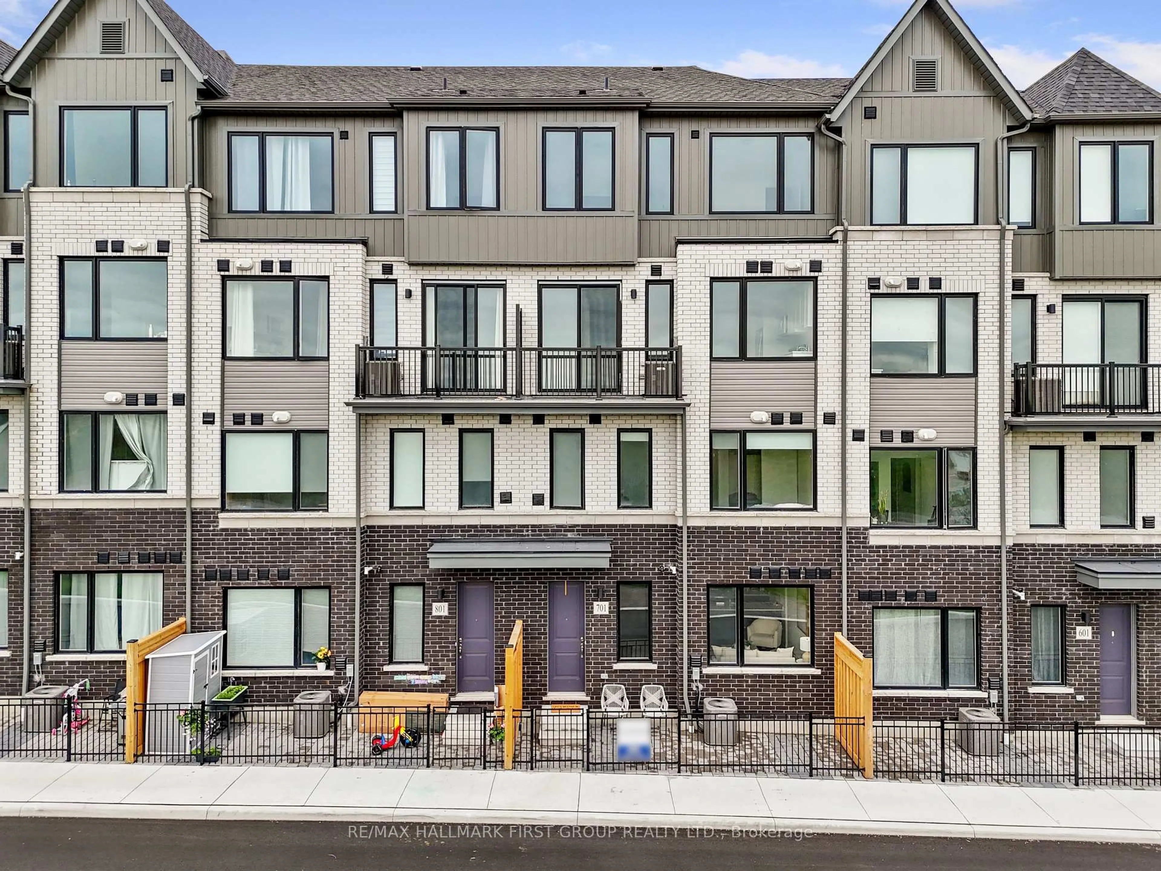 Patio, street for 160 Densmore Rd #701, Cobourg Ontario K9A 0X8