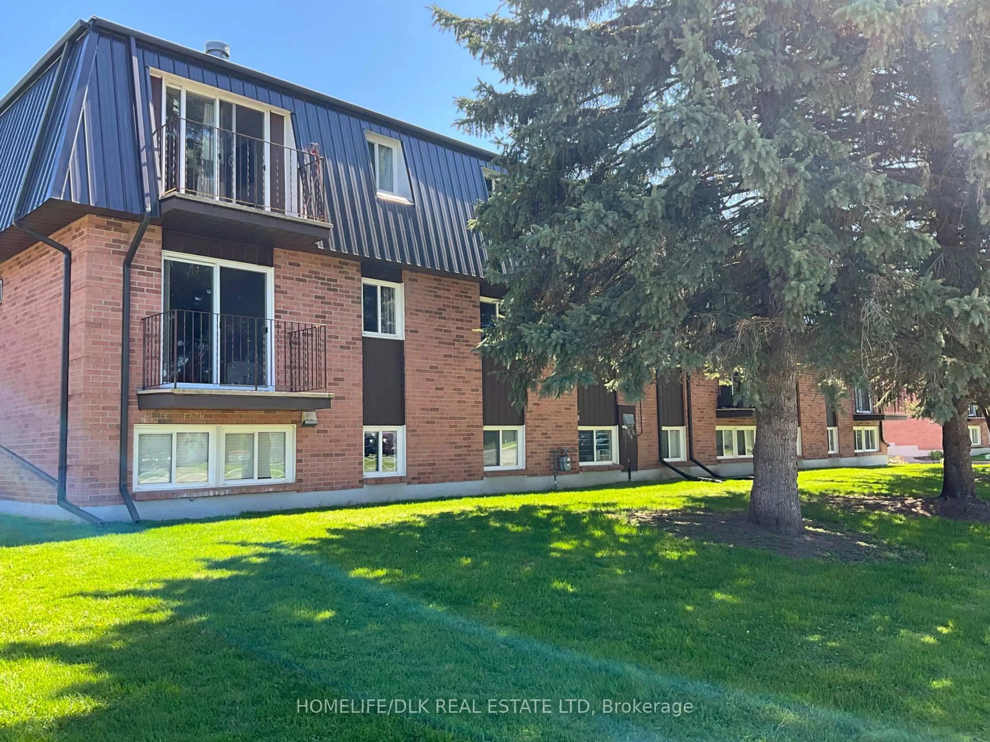 A pic from outside/outdoor area/front of a property/back of a property/a pic from drone, unknown for 819 Macodrum Dr #2, Brockville Ontario K6V 6P6
