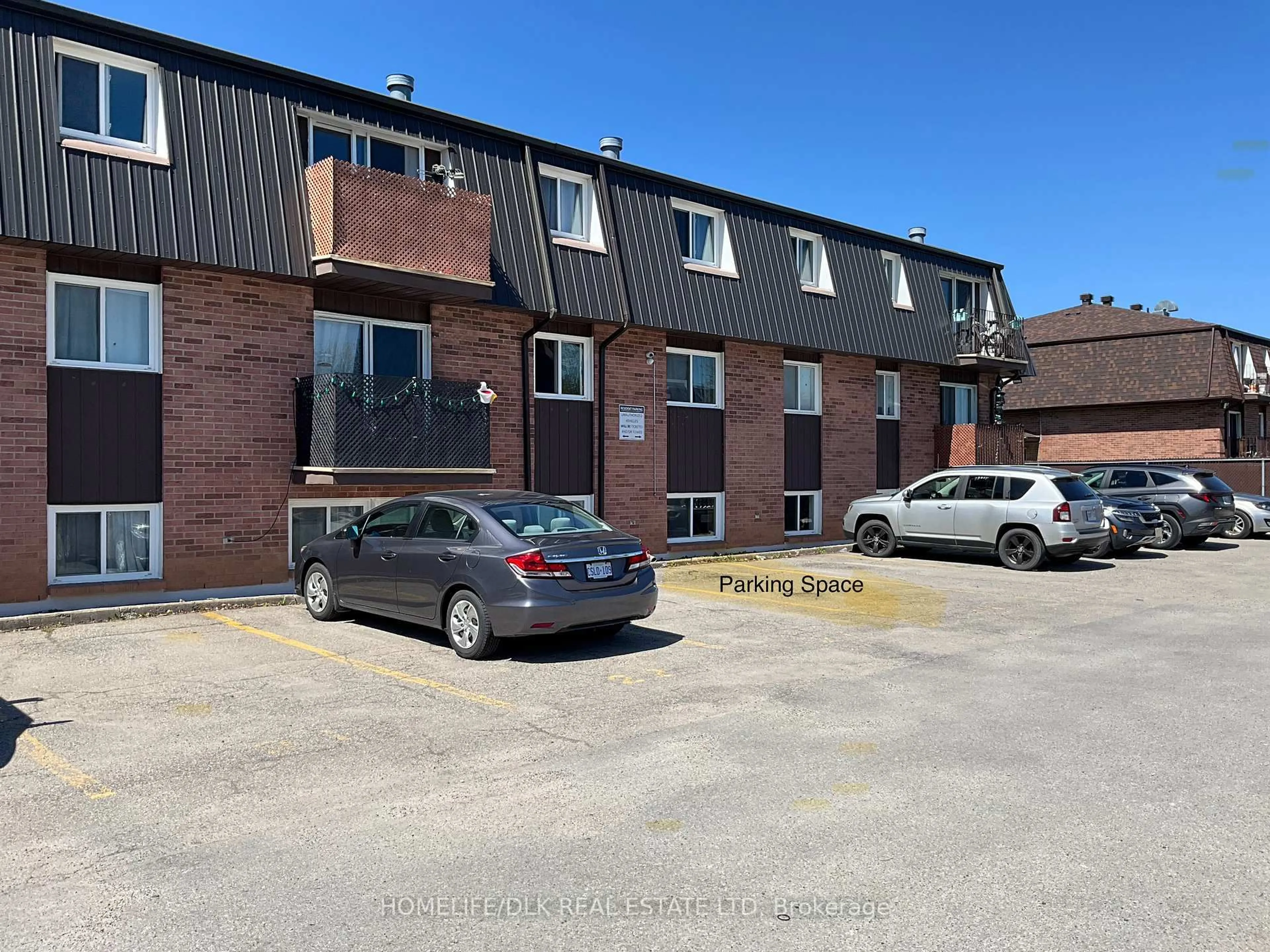 A pic from outside/outdoor area/front of a property/back of a property/a pic from drone, building for 819 Macodrum Dr #2, Brockville Ontario K6V 6P6