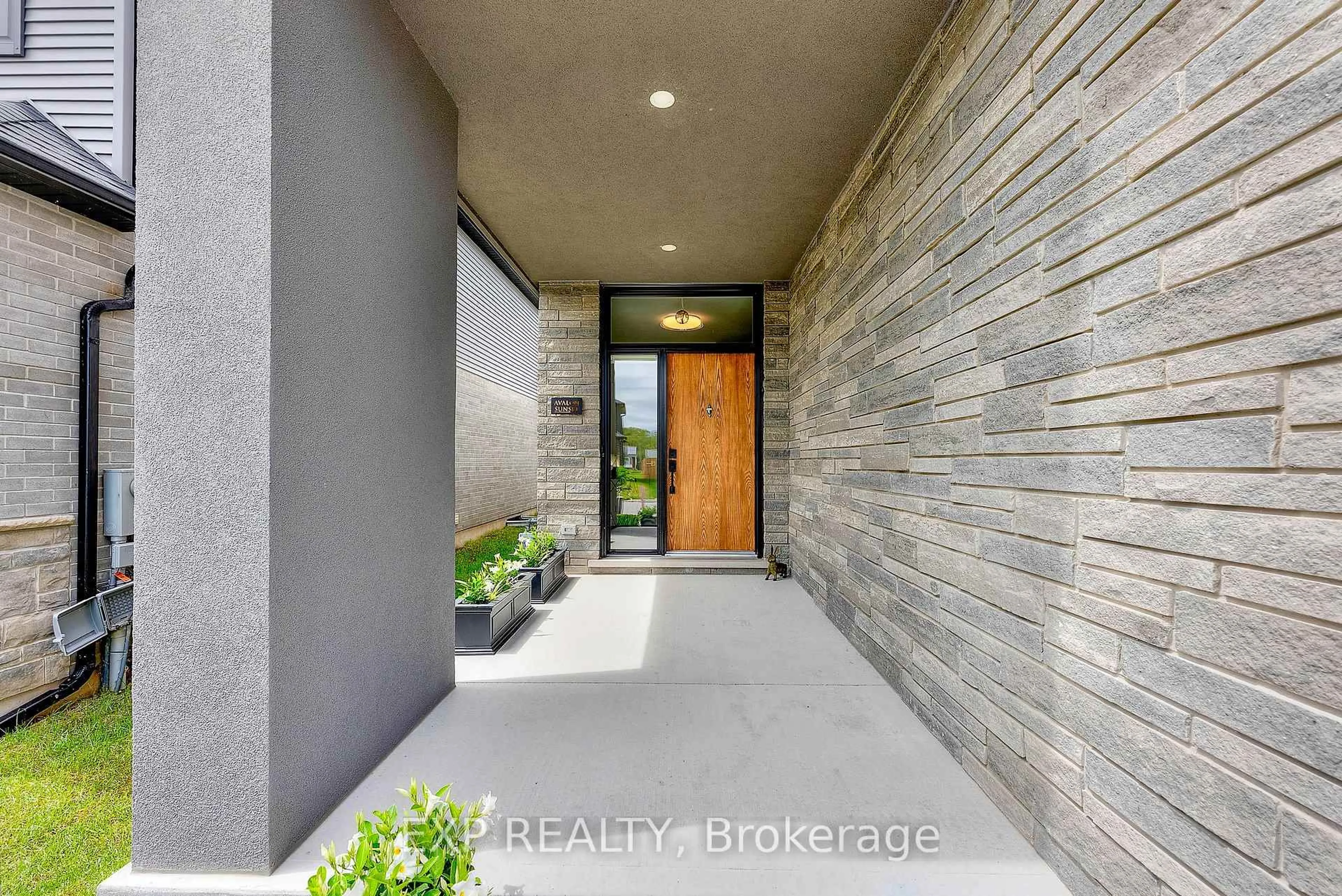 Indoor entryway for 3809 Simpson Lane, Fort Erie Ontario L0S 1S0