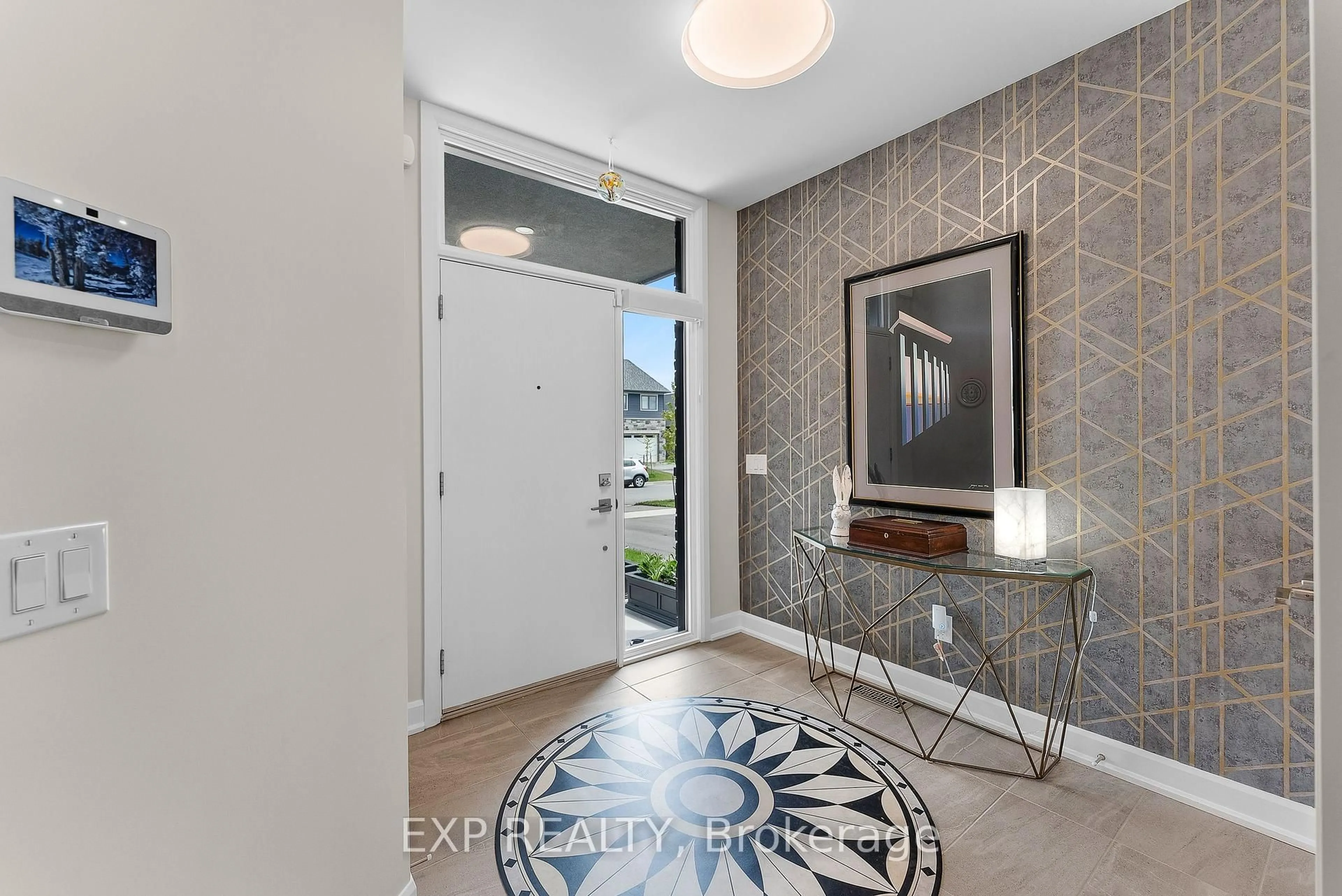 Indoor entryway for 3809 Simpson Lane, Fort Erie Ontario L0S 1S0