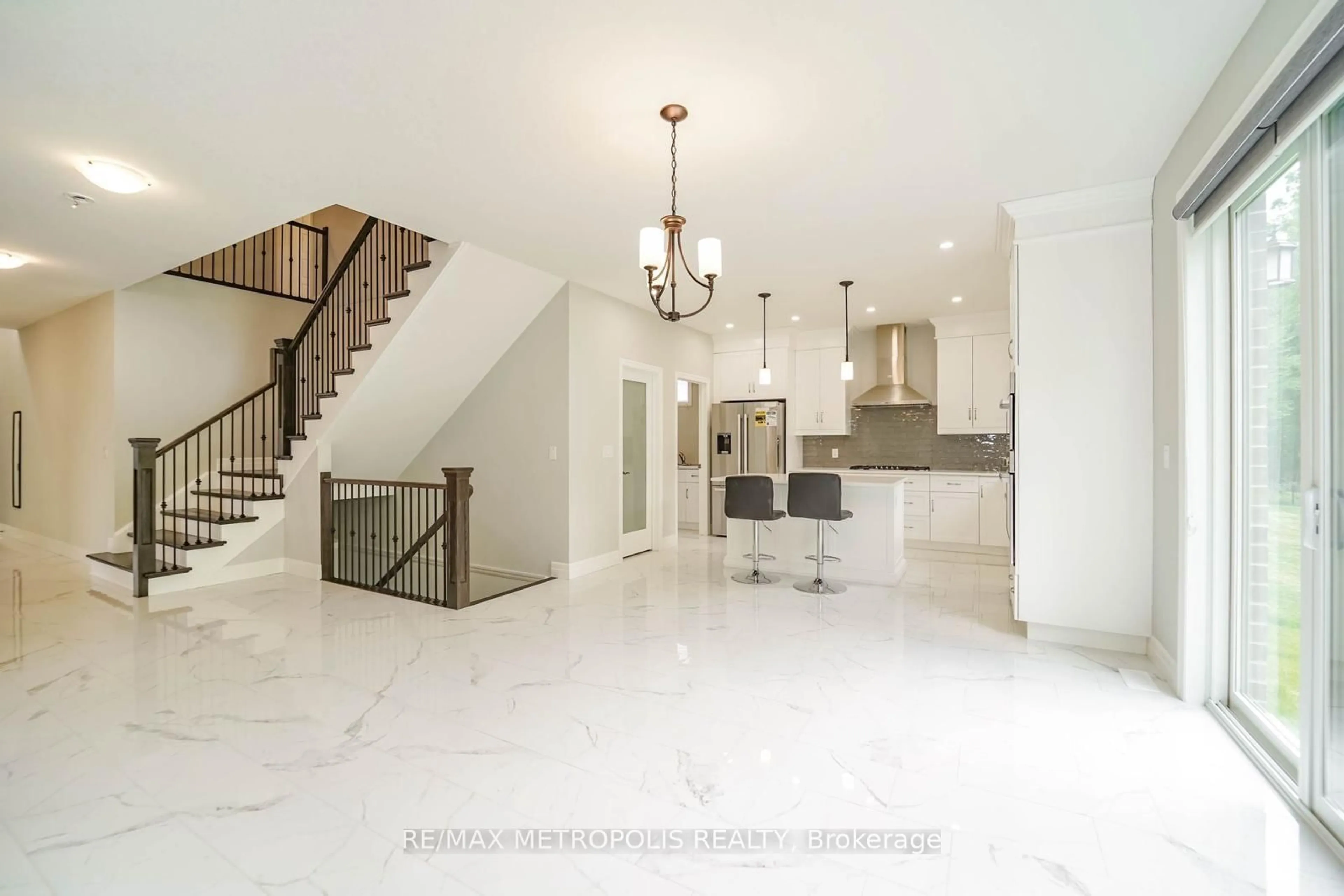 Open concept kitchen, ceramic/tile floor for 531 Masters Dr, Woodstock Ontario N4T 0L2